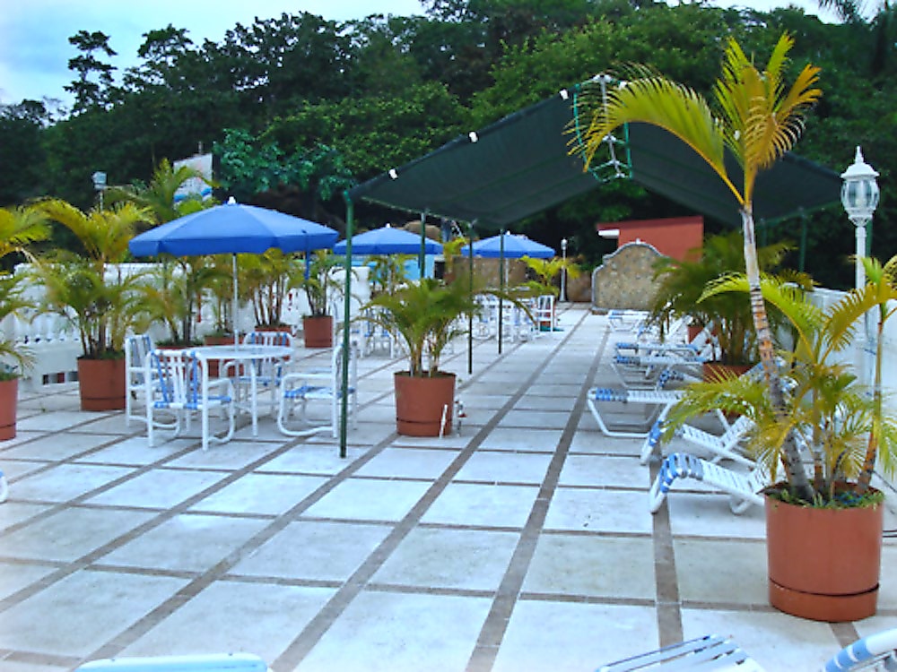 High Occupancy Quepos Hotel — photo 2 of 6