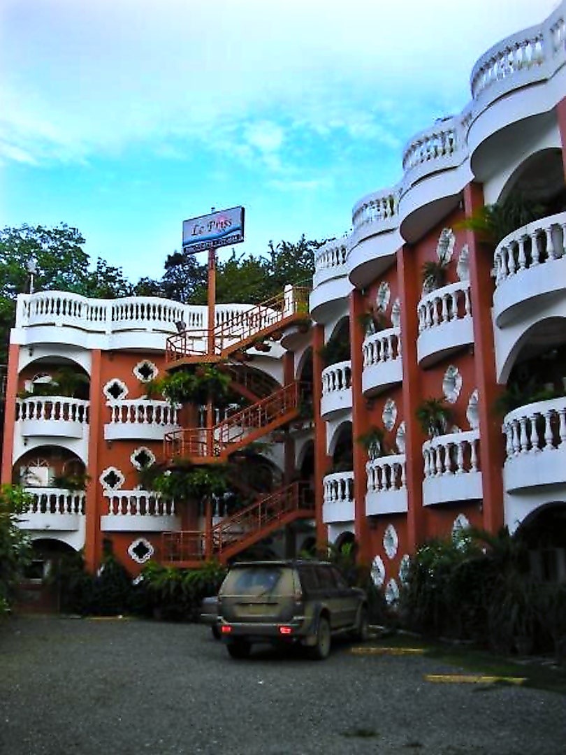 High Occupancy Quepos Hotel — photo 4 of 6