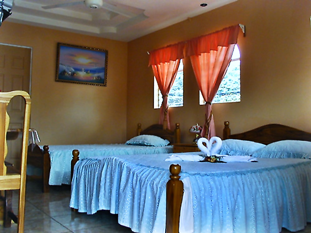 High Occupancy Quepos Hotel — photo 5 of 6