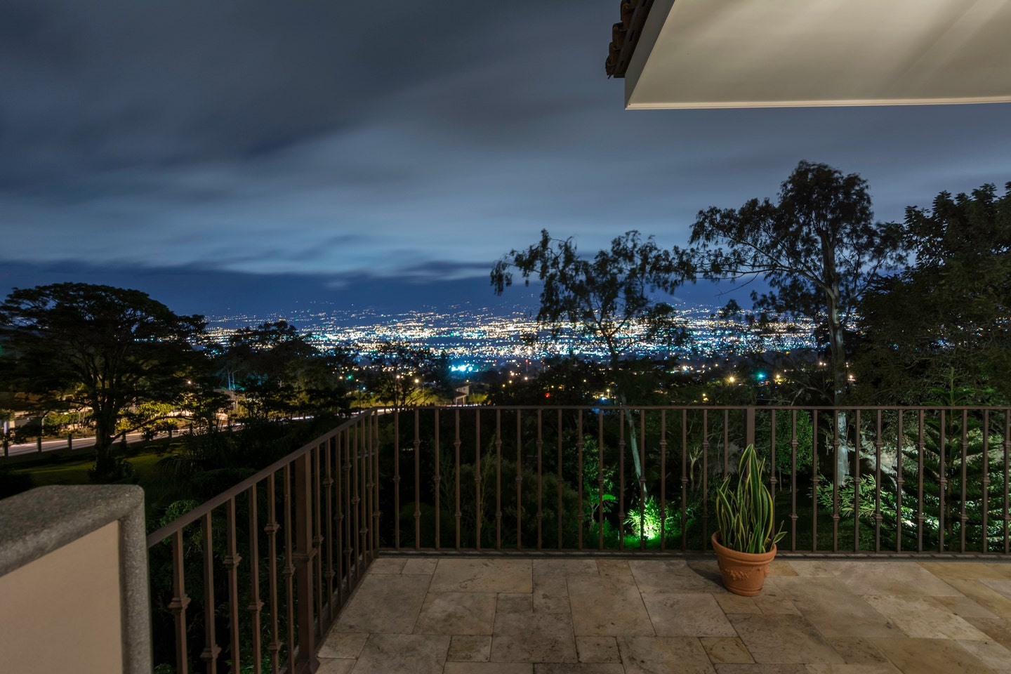 Escazu Mountaintop Estate — photo 2 of 15