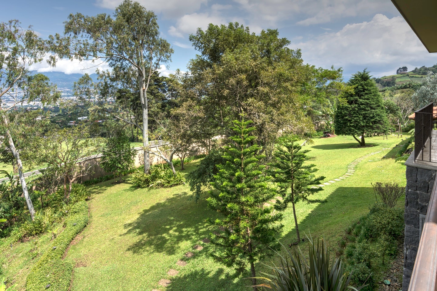 Escazu Mountaintop Estate — photo 4 of 15