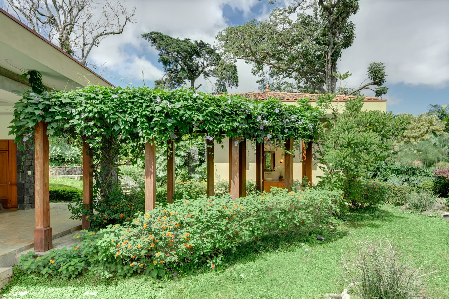 Escazu Mountaintop Estate — photo 8 of 15