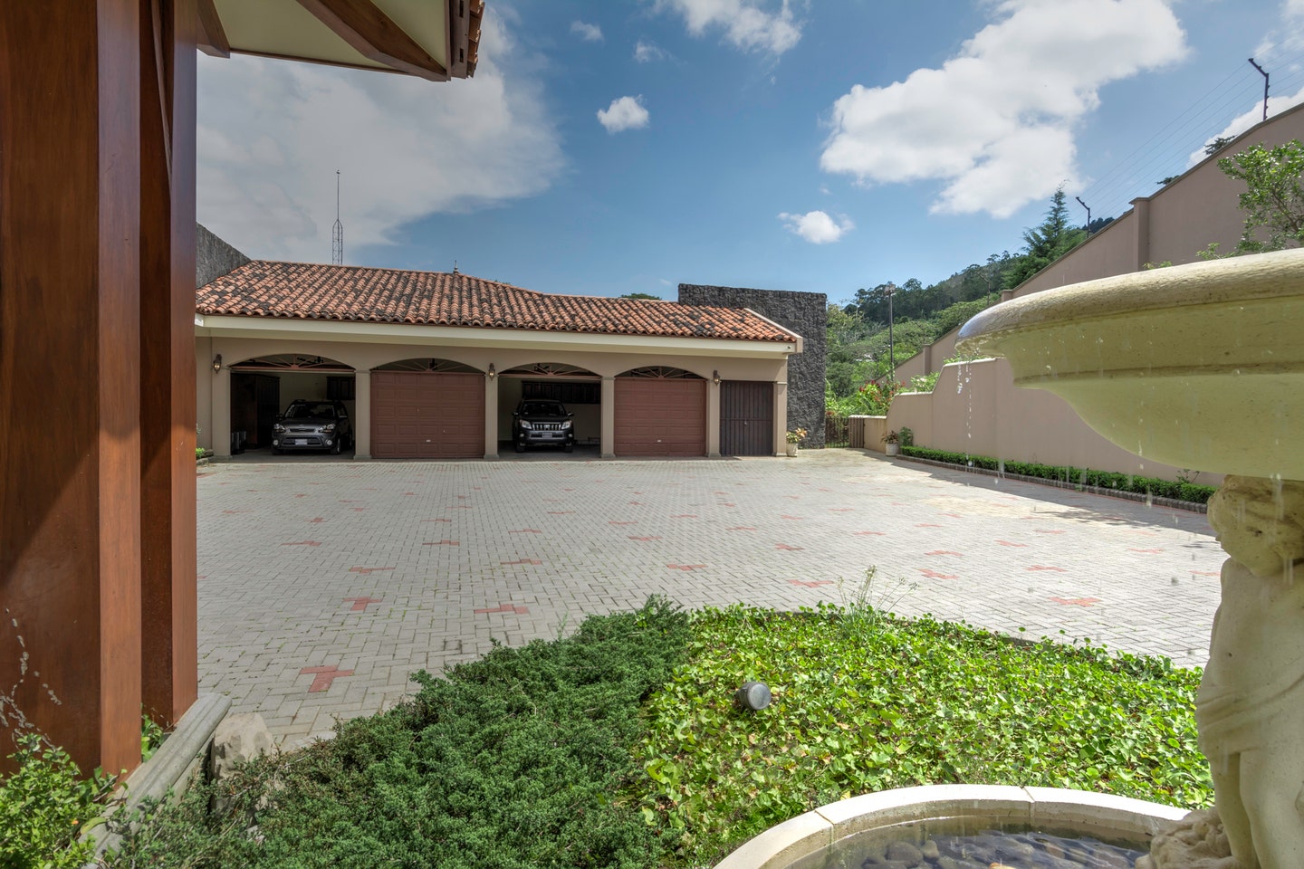 Escazu Mountaintop Estate — photo 9 of 15
