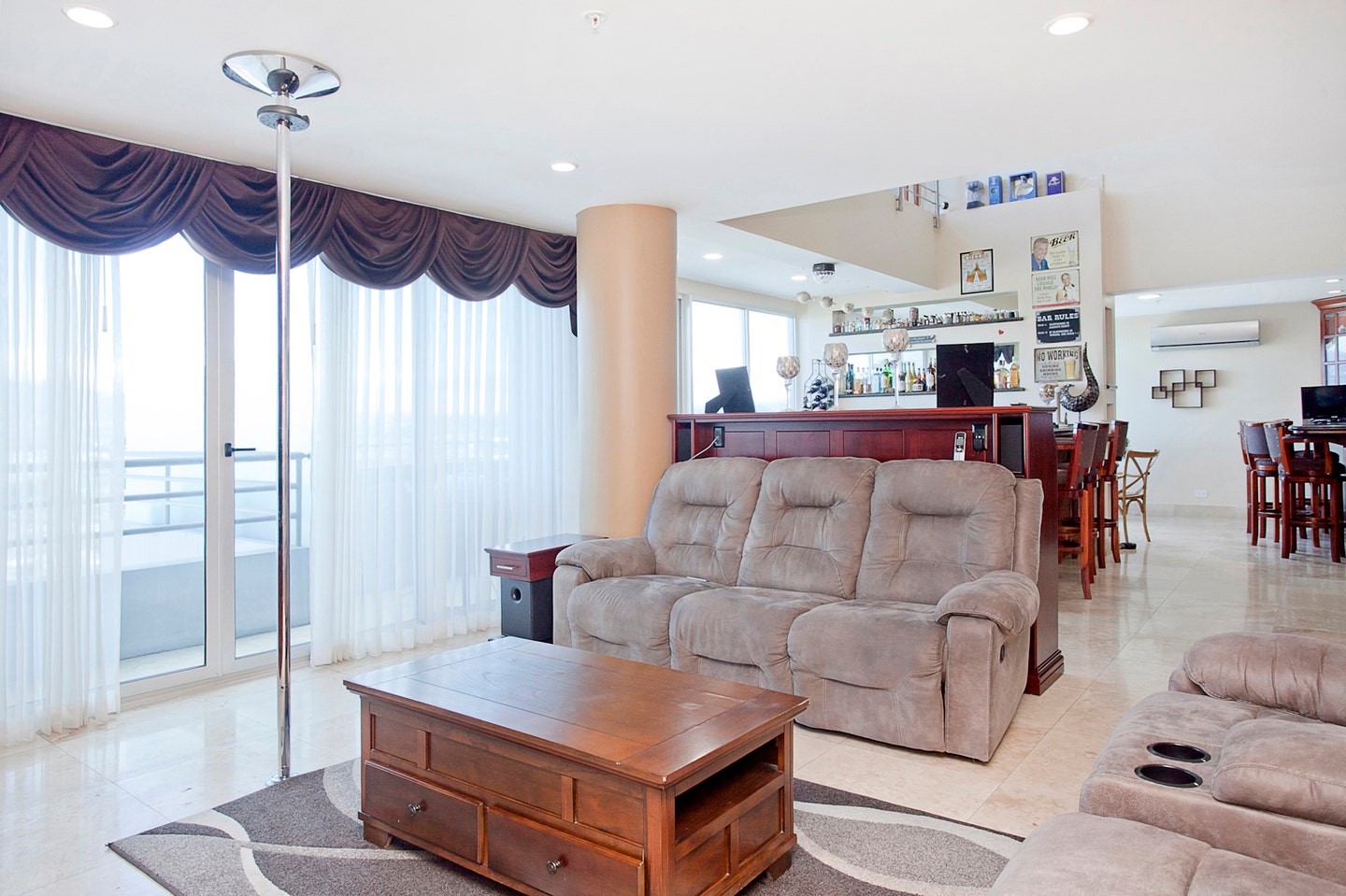 Custom remodeled penthouse in Torres Paseo Colon — photo 8 of 19