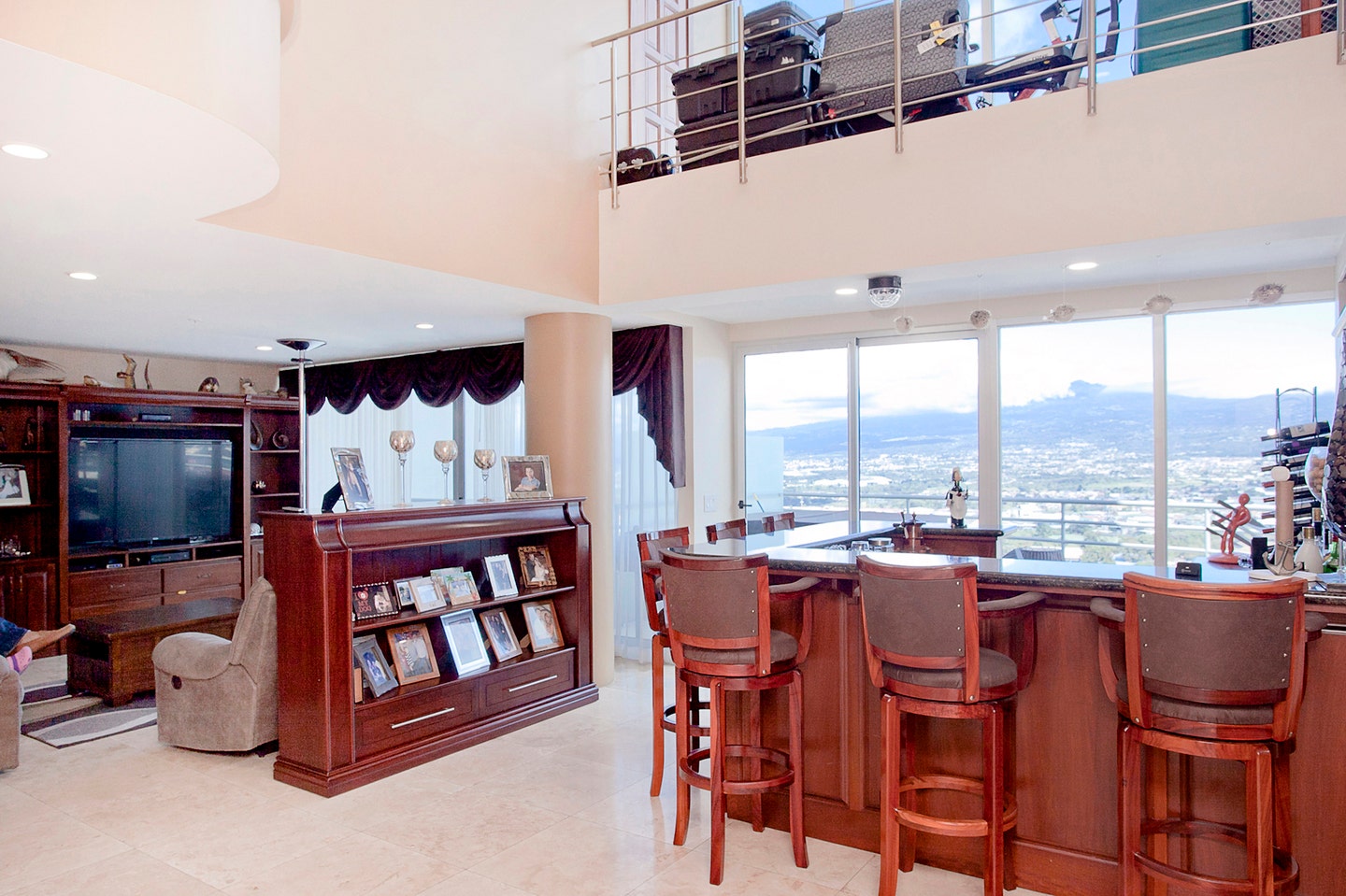 Custom remodeled penthouse in Torres Paseo Colon — photo 11 of 19