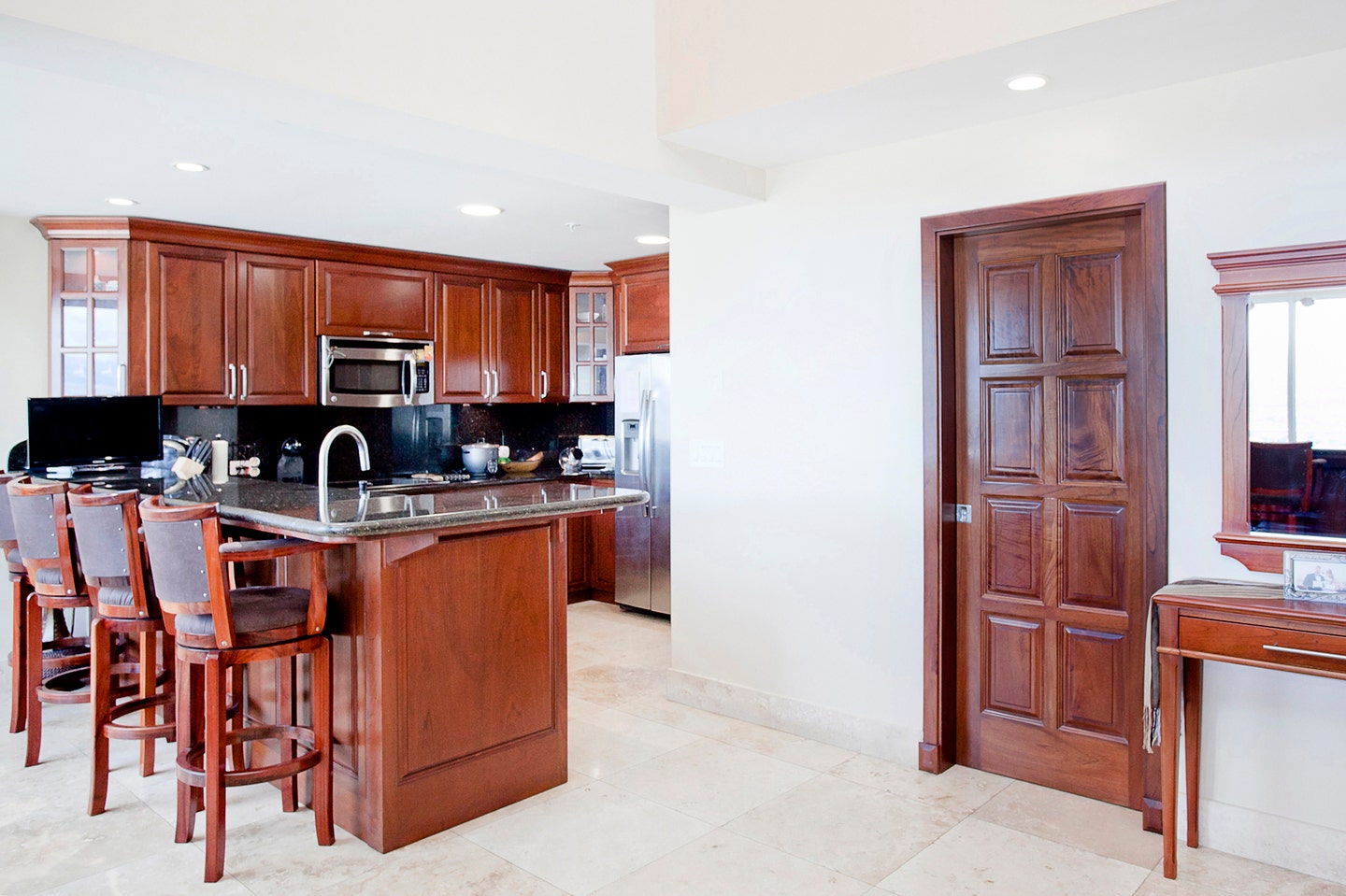 Custom remodeled penthouse in Torres Paseo Colon — photo 15 of 19