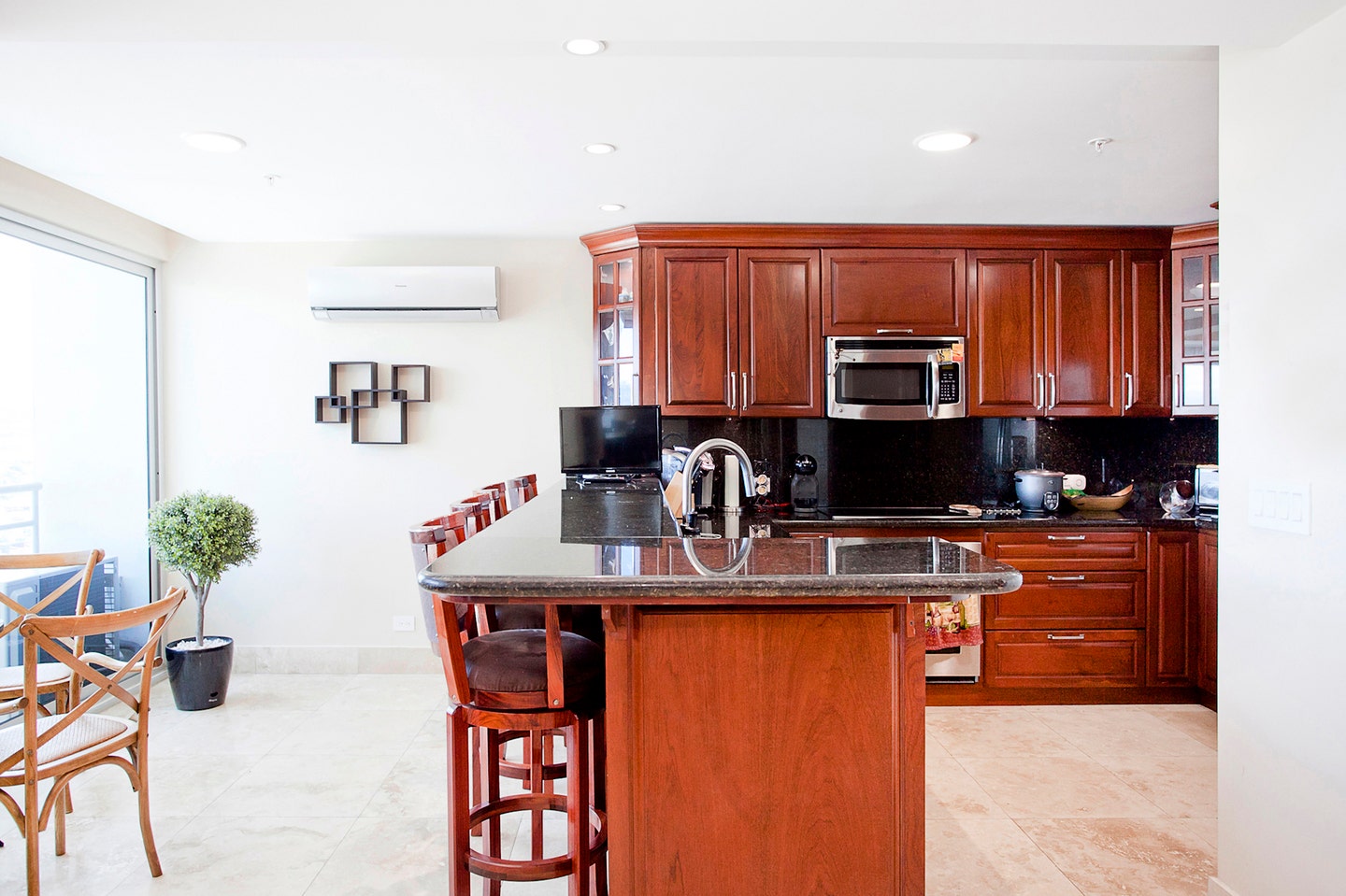 Custom remodeled penthouse in Torres Paseo Colon — photo 16 of 19