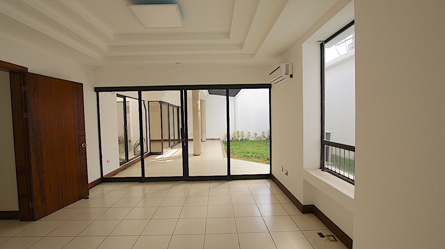 Rohrmoser 5 Rooms Commercial Property — photo 2 of 19