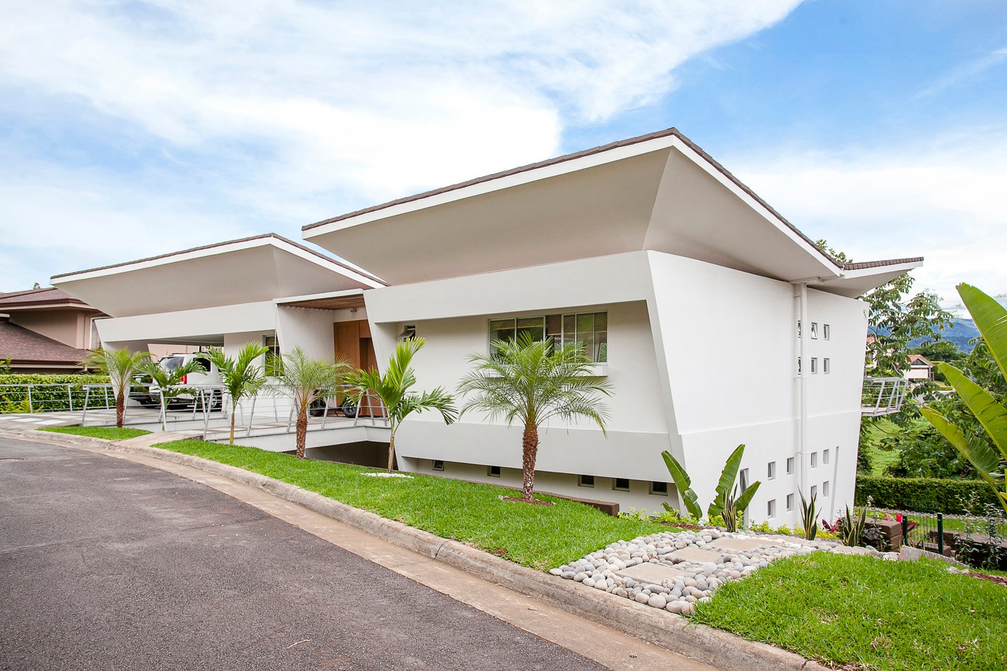 Custom Built Modern Home in Hacienda El Gregal, Hacienda El Gregal, Curridabat, Sanchez, Curridabat, San Jose, Costa Rica — photo 2 of 3