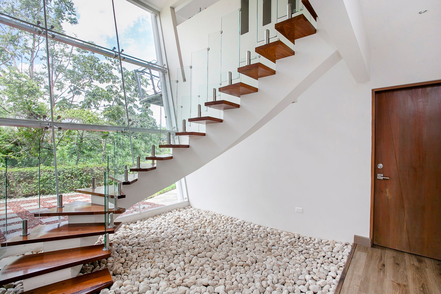 Custom Built Modern Home in Hacienda El Gregal — photo 12 of 19