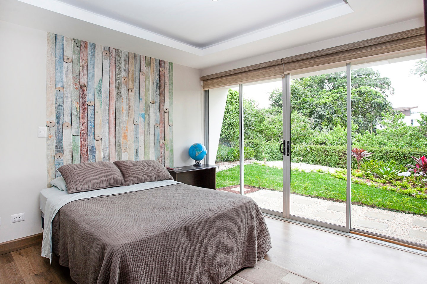 Custom Built Modern Home in Hacienda El Gregal — photo 15 of 19