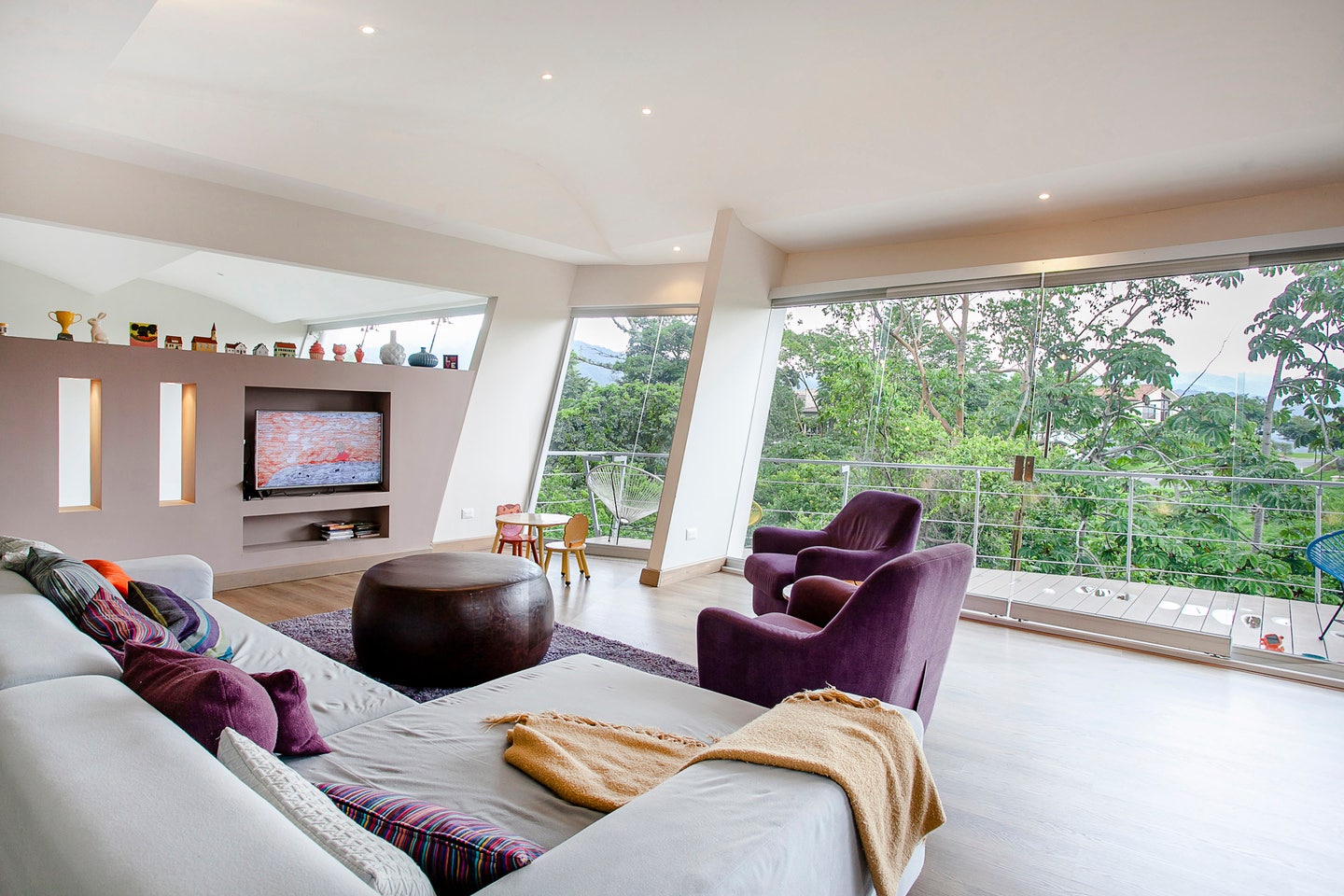 Custom Built Modern Home in Hacienda El Gregal — photo 17 of 19