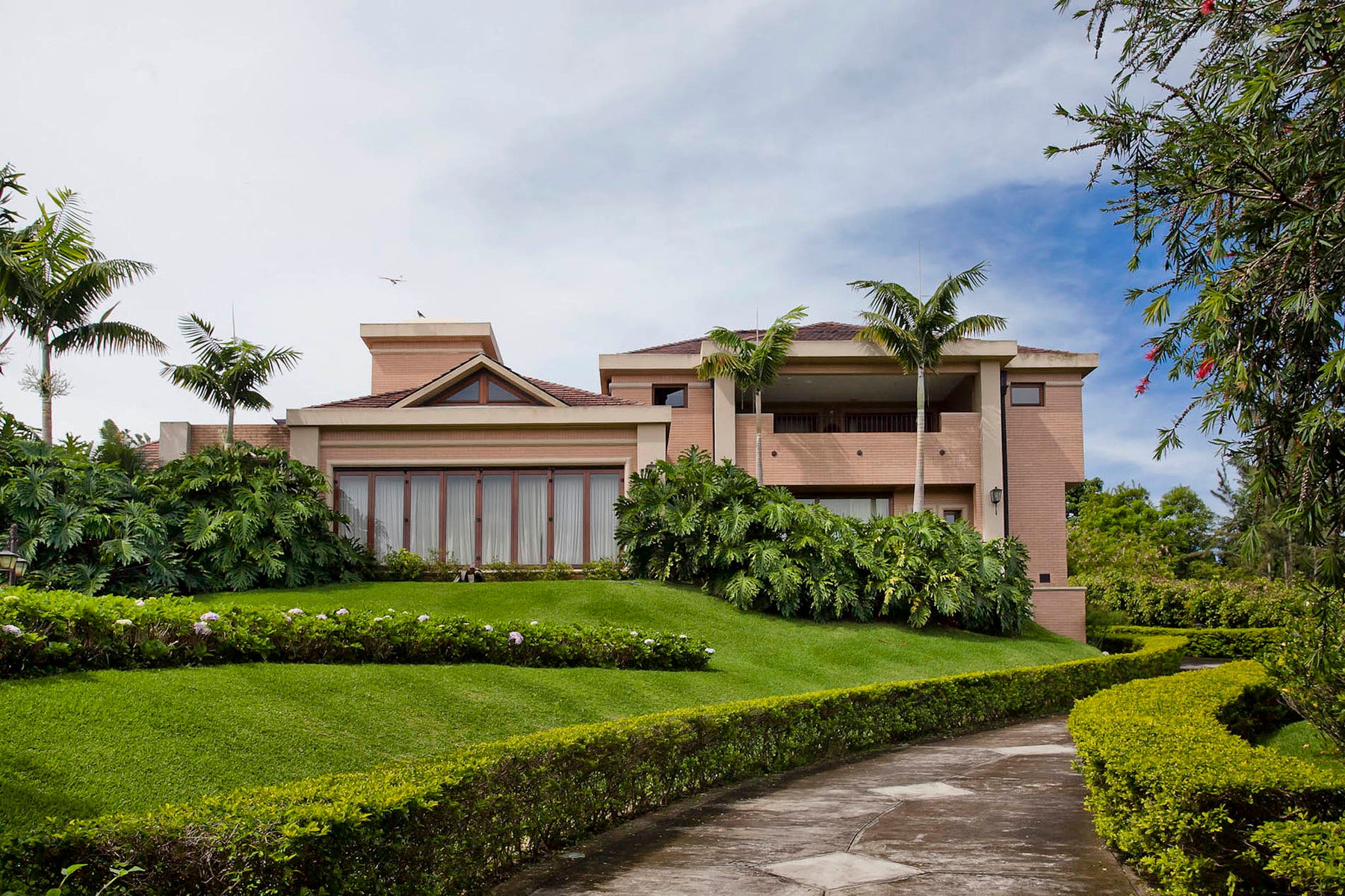 Monteran Classic Garden Estate, #C7 — photo 3 of 19