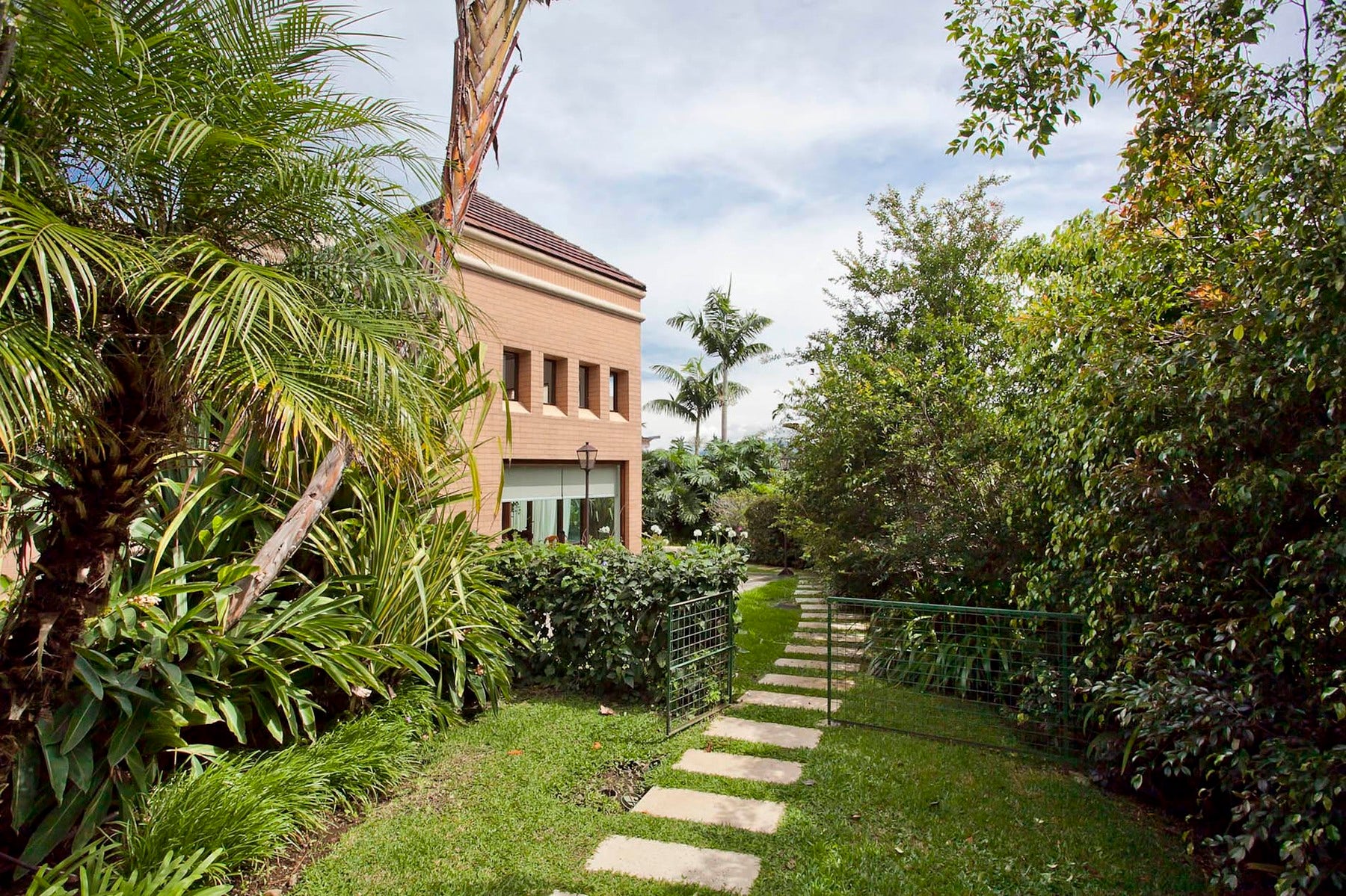 Monteran Classic Garden Estate, #C7 — photo 6 of 19