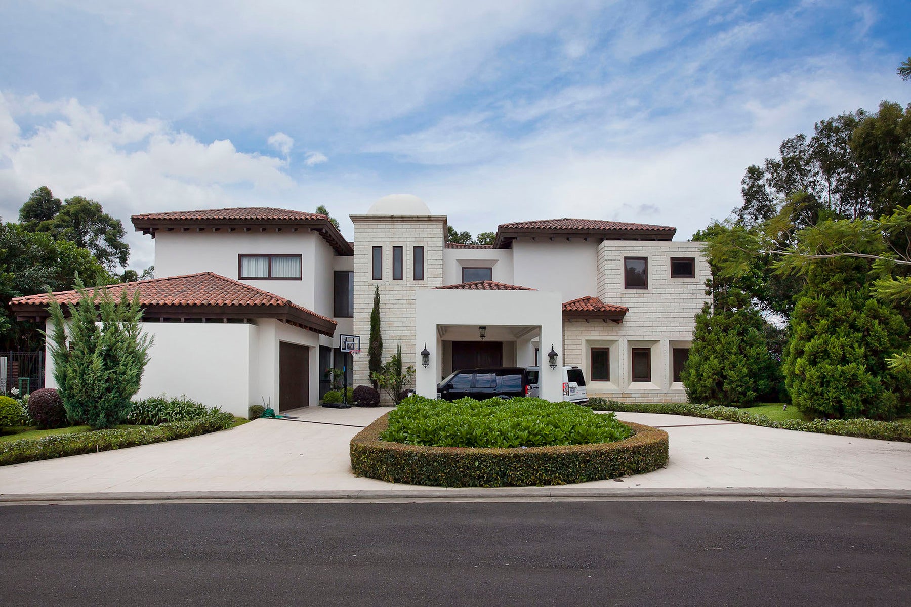 Monteran Timeless Luxury Estate — photo 5 of 19