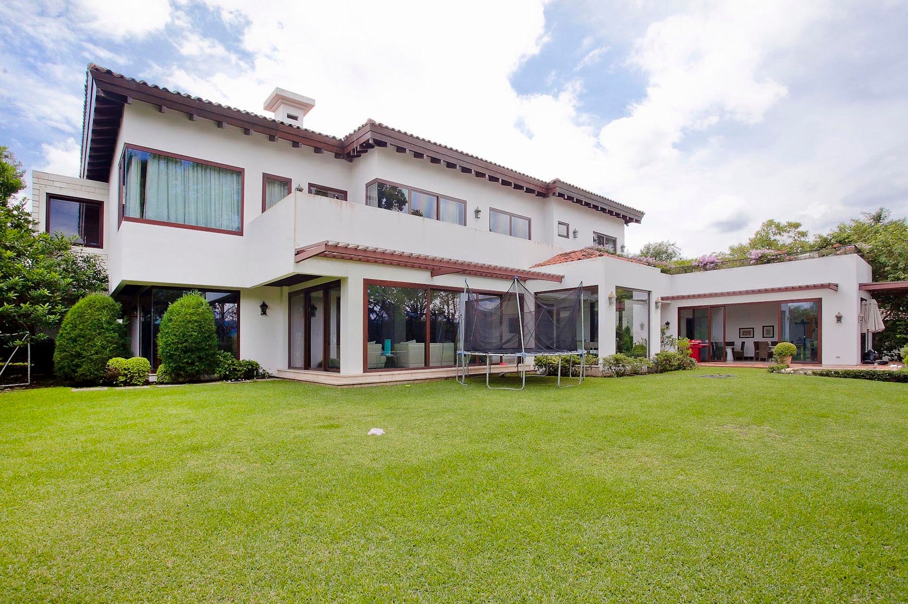 Monteran Timeless Luxury Estate — photo 3 of 19