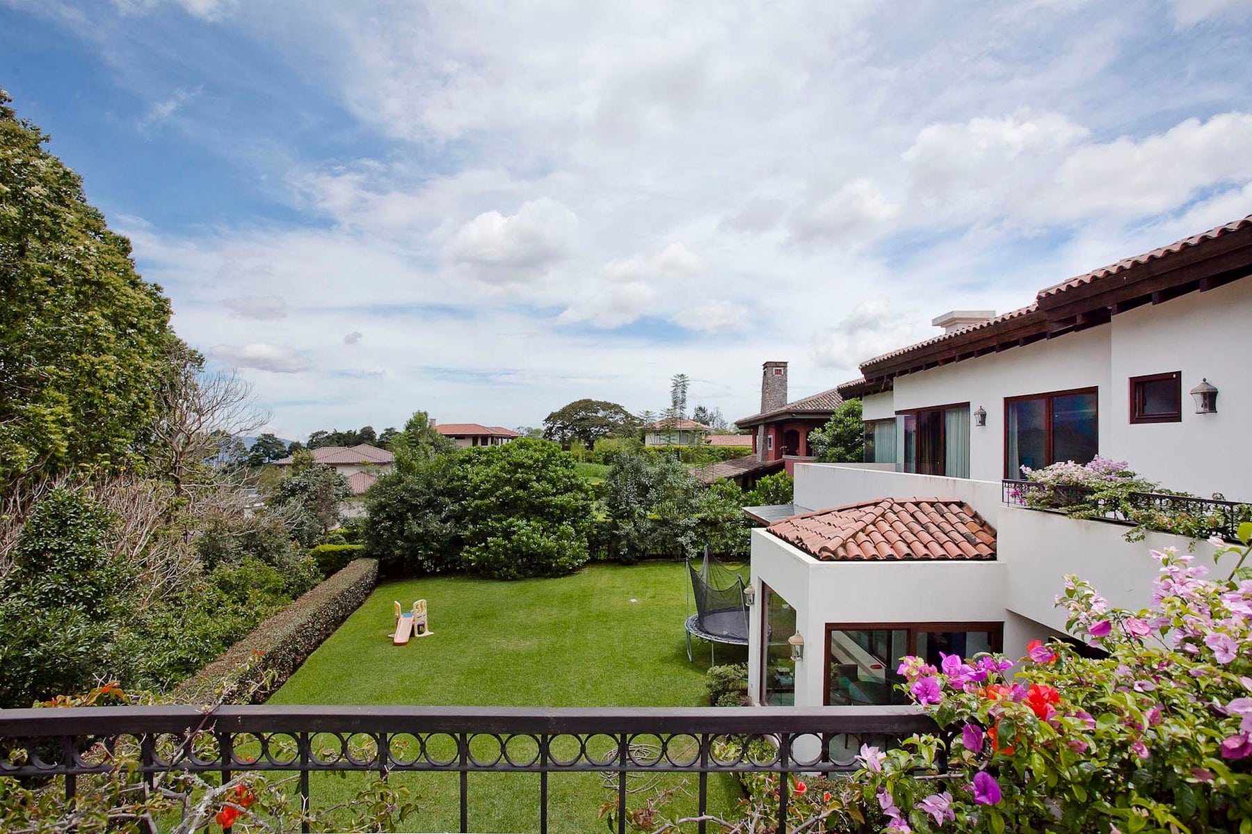 Monteran Timeless Luxury Estate — photo 7 of 19