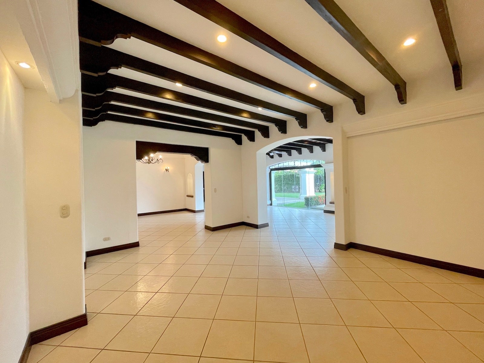 Bosques de Lindora Investment Corner Residence — photo 4 of 19