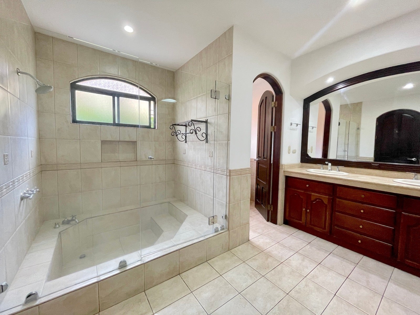 Bosques de Lindora Investment Corner Residence — photo 18 of 19