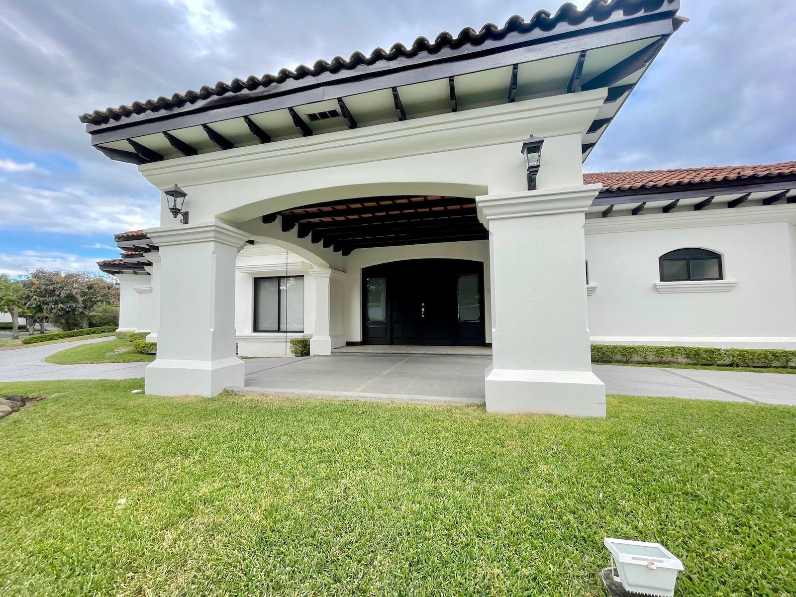 Bosques de Lindora Investment Corner Residence — photo 2 of 19
