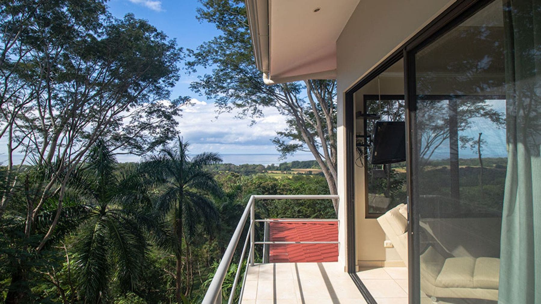 3 Bedroom Ocean View Home with Infinity Pool — photo 13 of 17