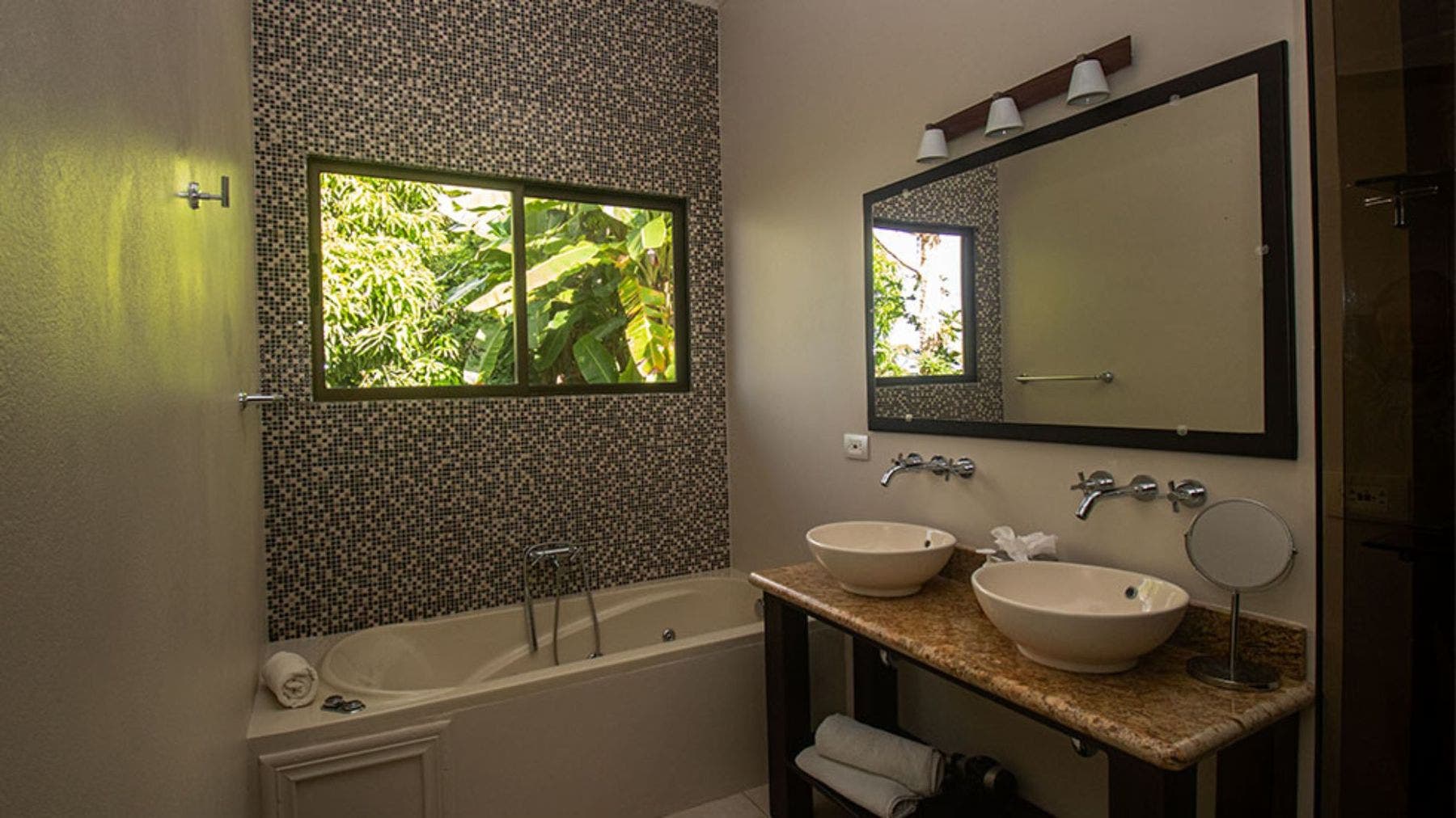 3 Bedroom Ocean View Home with Infinity Pool — photo 15 of 17
