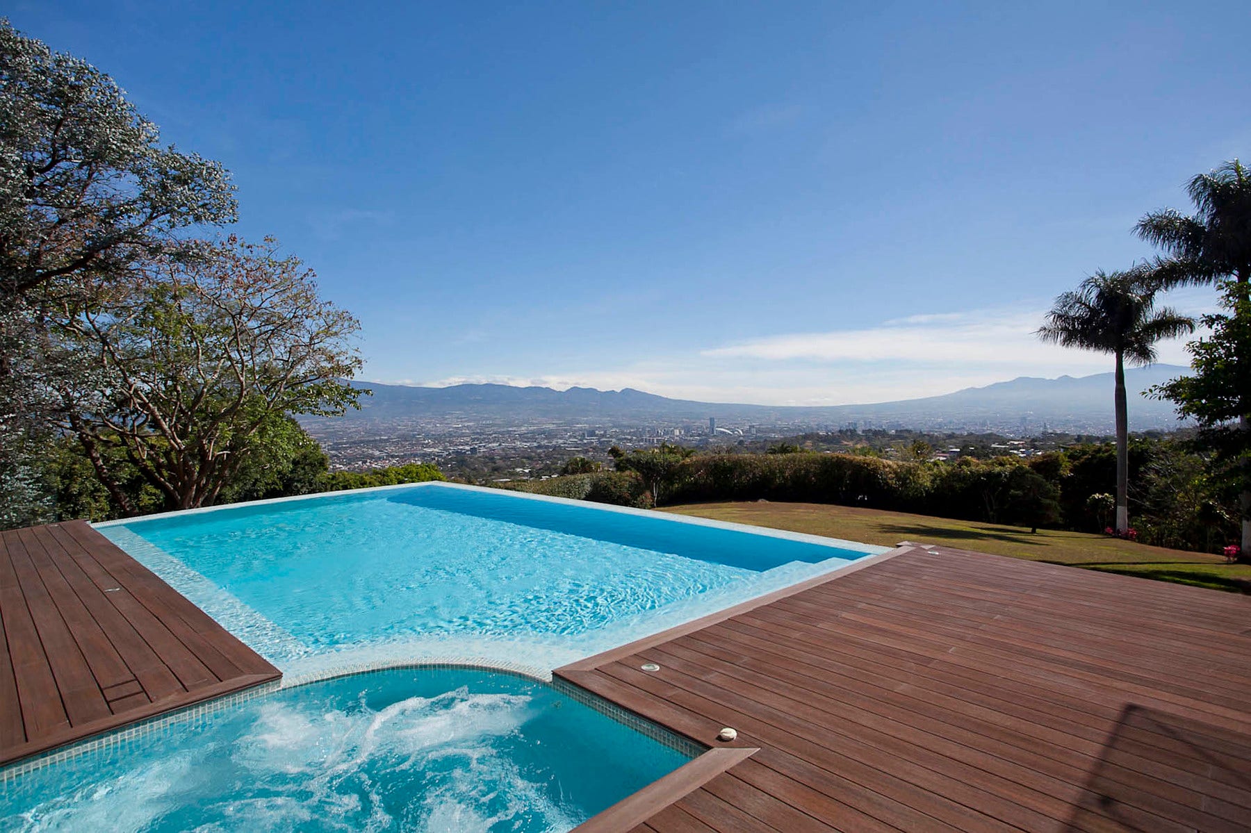 Euphoria Mountaintop Estate — photo 2 of 19