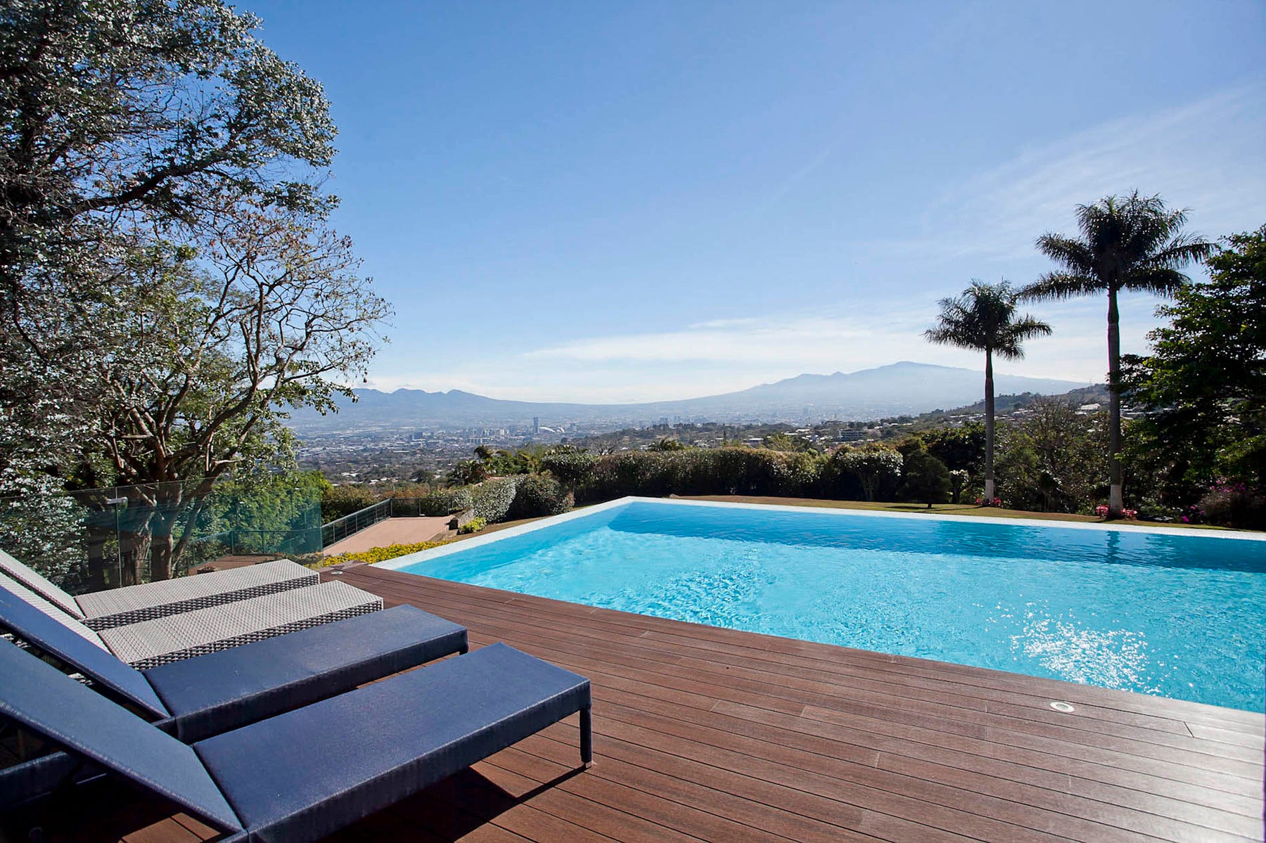 Euphoria Mountaintop Estate — photo 3 of 19