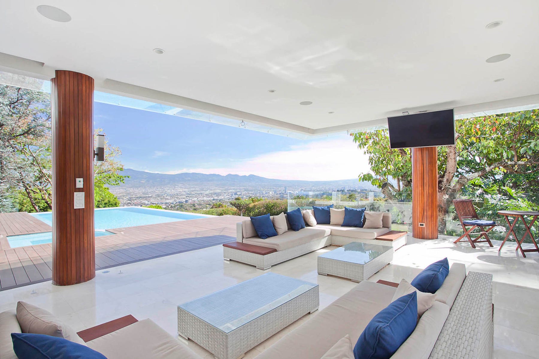 Euphoria Mountaintop Estate — photo 8 of 19
