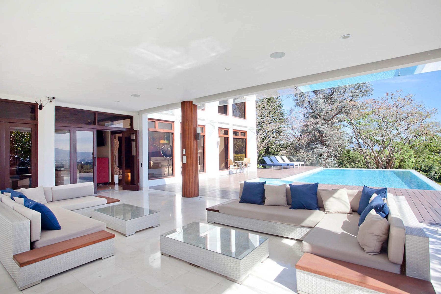 Euphoria Mountaintop Estate — photo 9 of 19