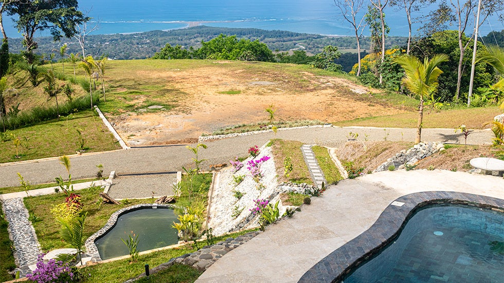 Multiple Homes with Ocean Views and Additional Building Site — photo 10 of 19