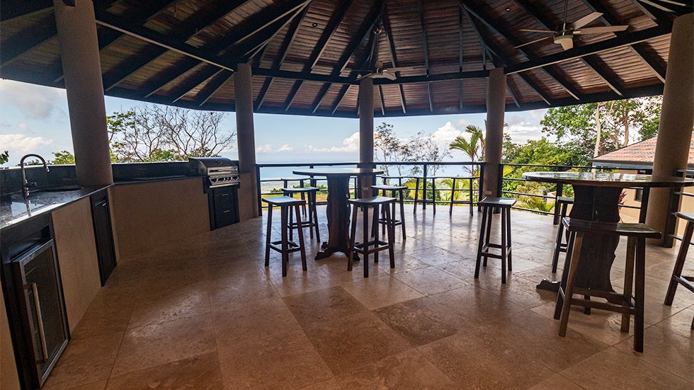 Multiple Homes with Ocean Views and Additional Building Site — photo 12 of 19