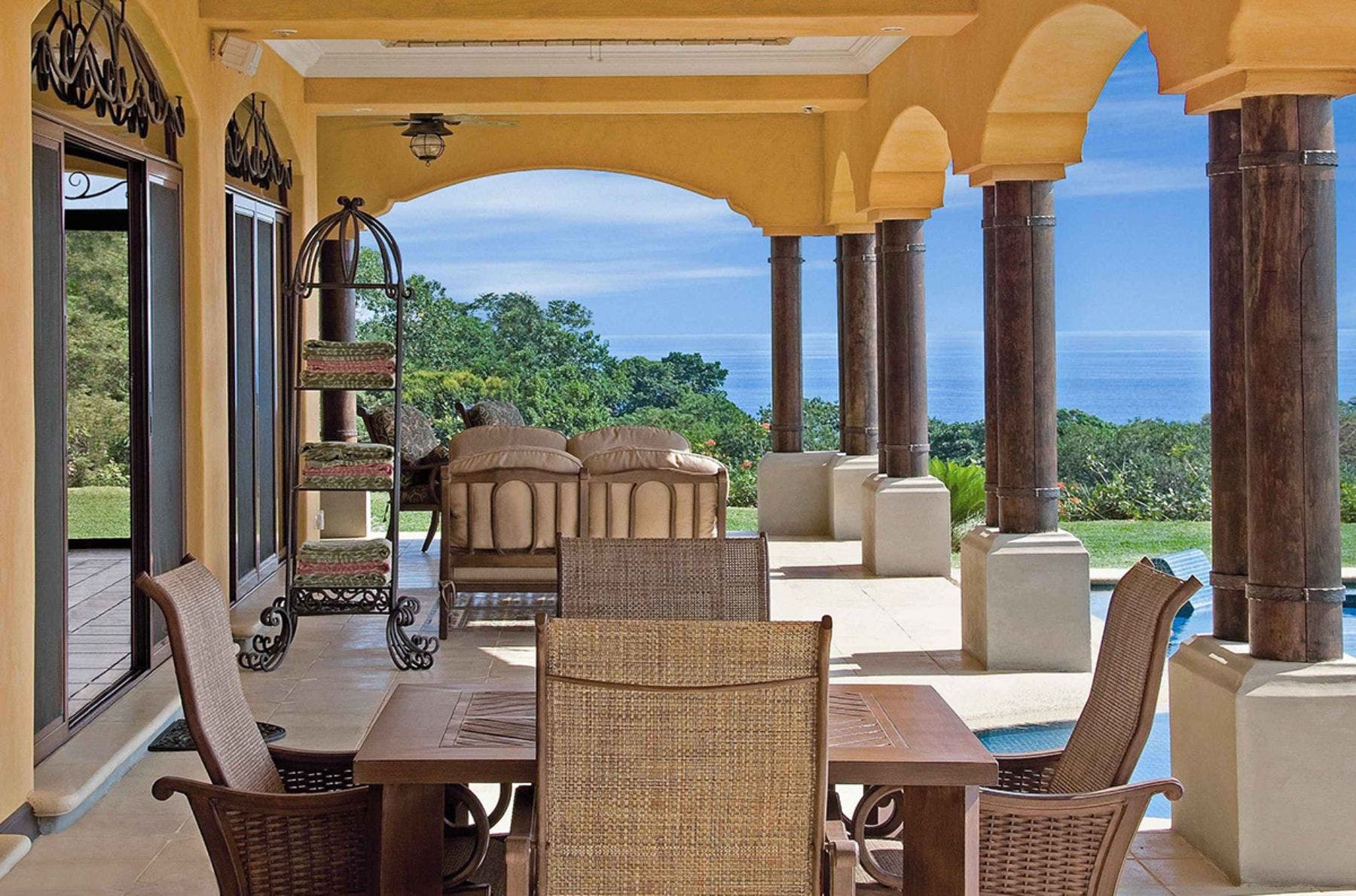 Award Winning Luxury Estate in Exclusive Las Olas — photo 9 of 19