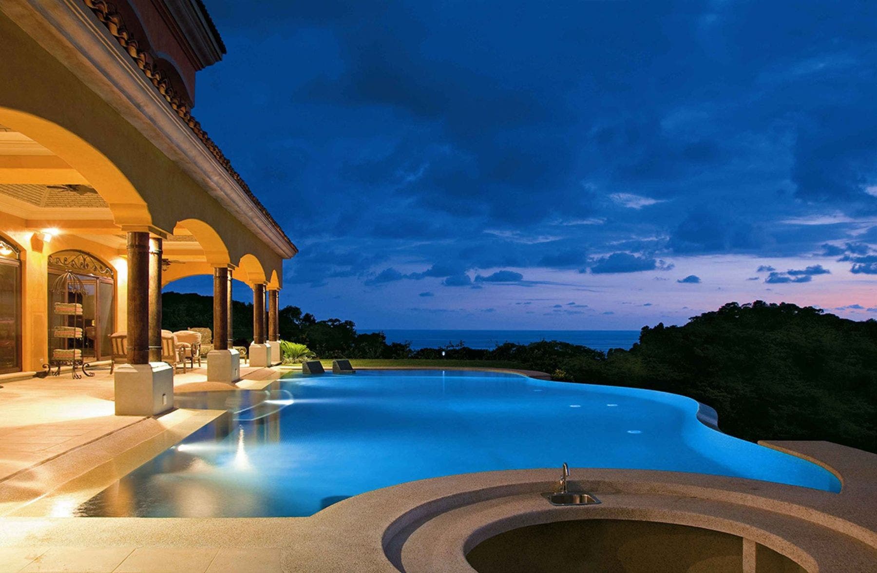 Award Winning Luxury Estate in Exclusive Las Olas — photo 4 of 19