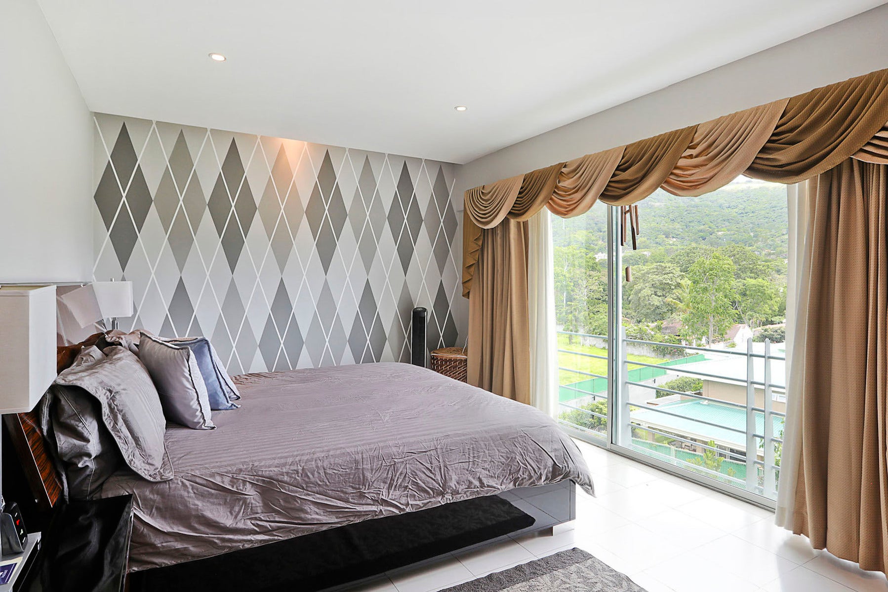 Bohemia Country Modern Condo with Panoramic Views — photo 4 of 17