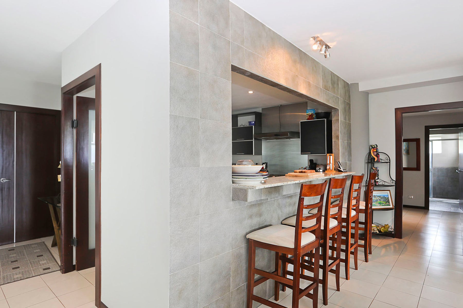 Bohemia Country Modern Condo with Panoramic Views — photo 9 of 17