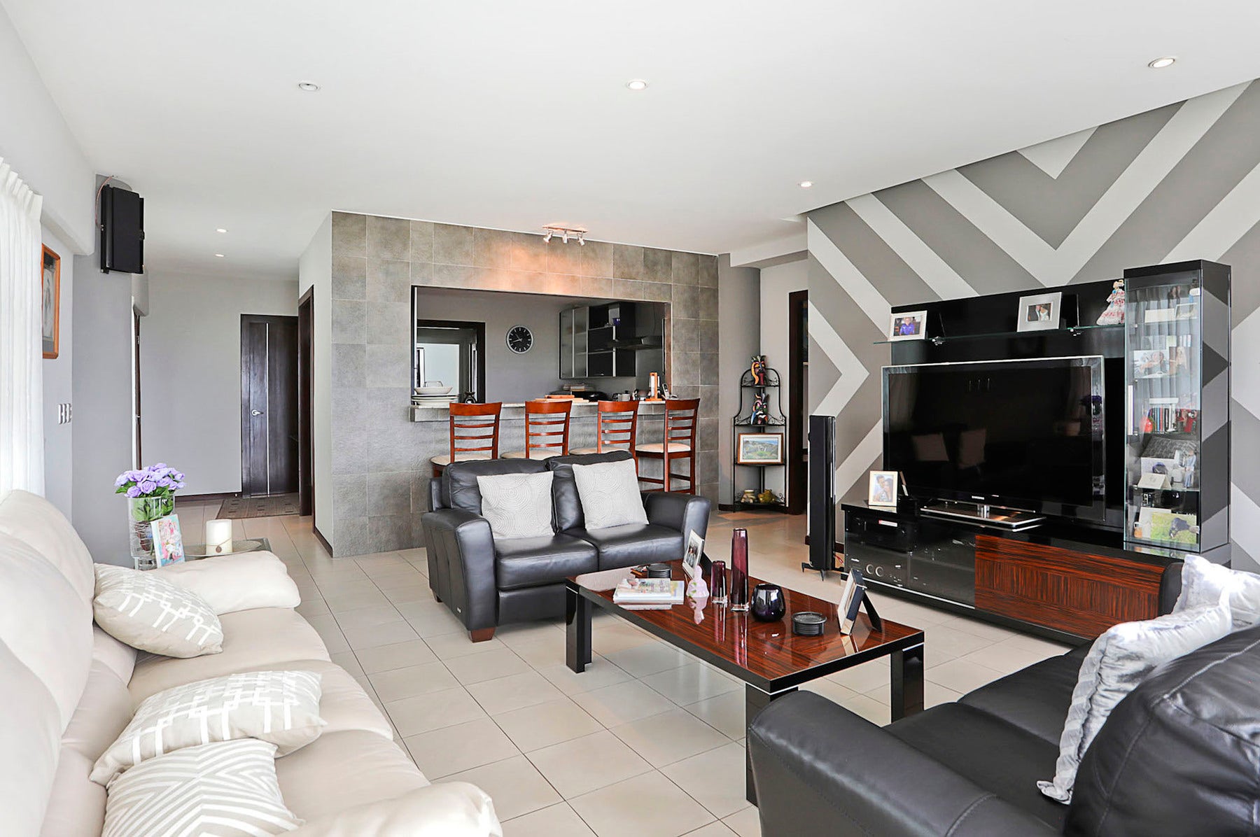 Bohemia Country Modern Condo with Panoramic Views — photo 13 of 17