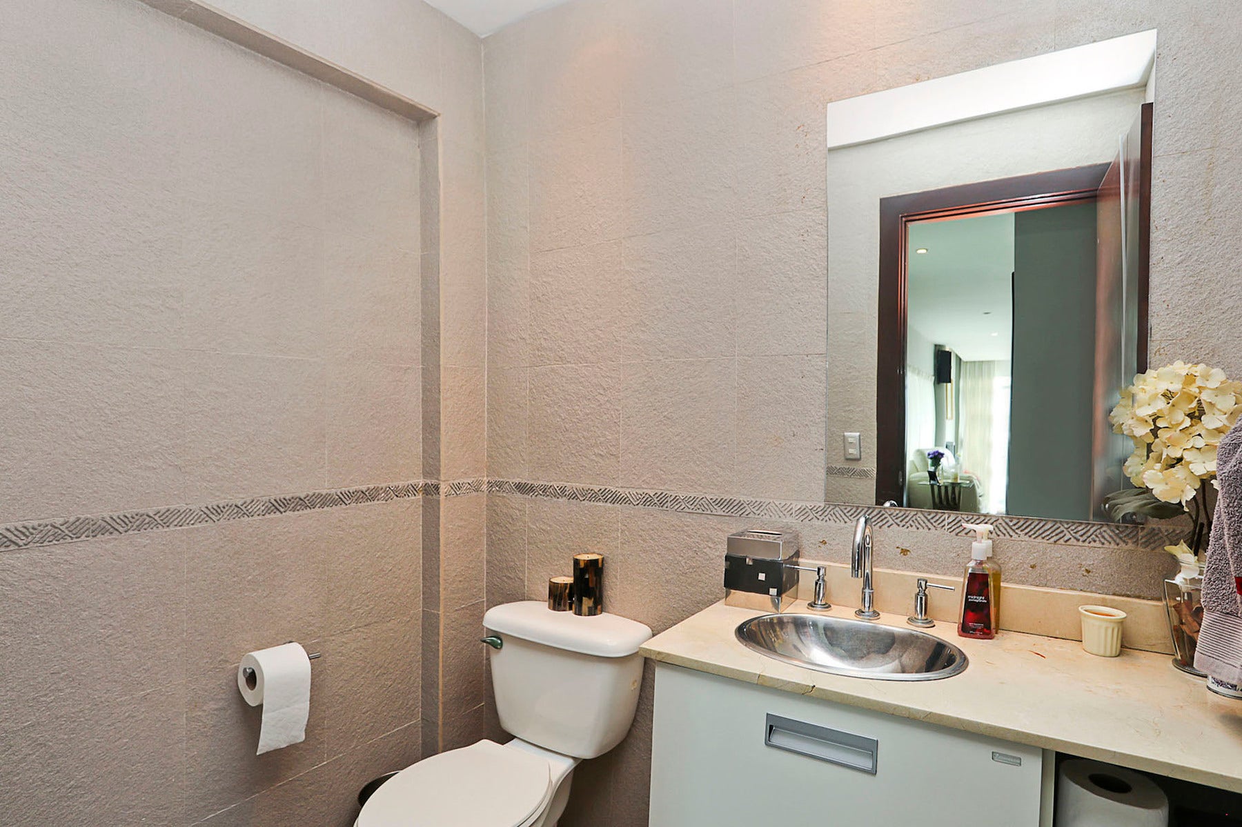 Bohemia Country Modern Condo with Panoramic Views — photo 14 of 17