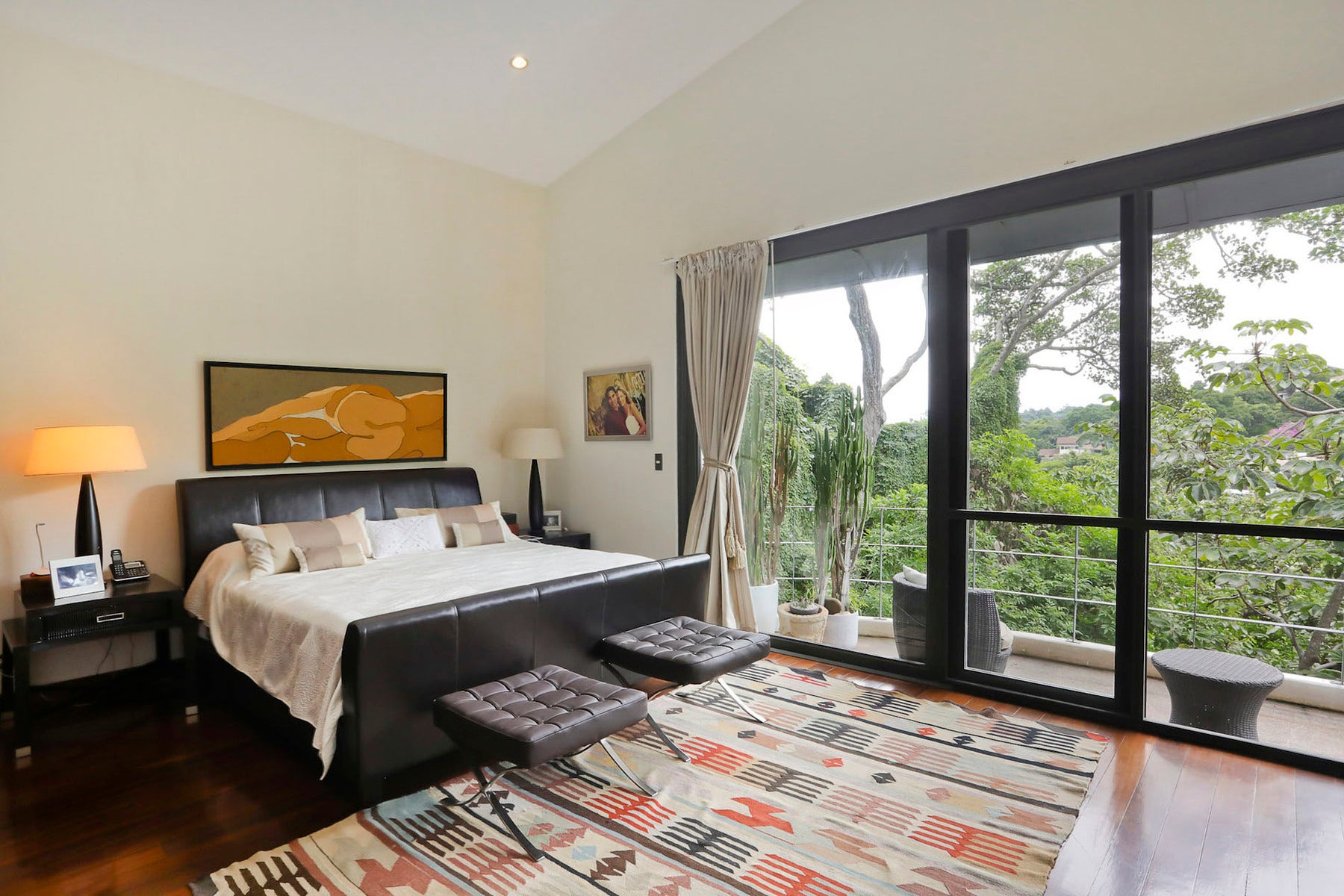 Villa Real Contemporary Private Estate — photo 12 of 18