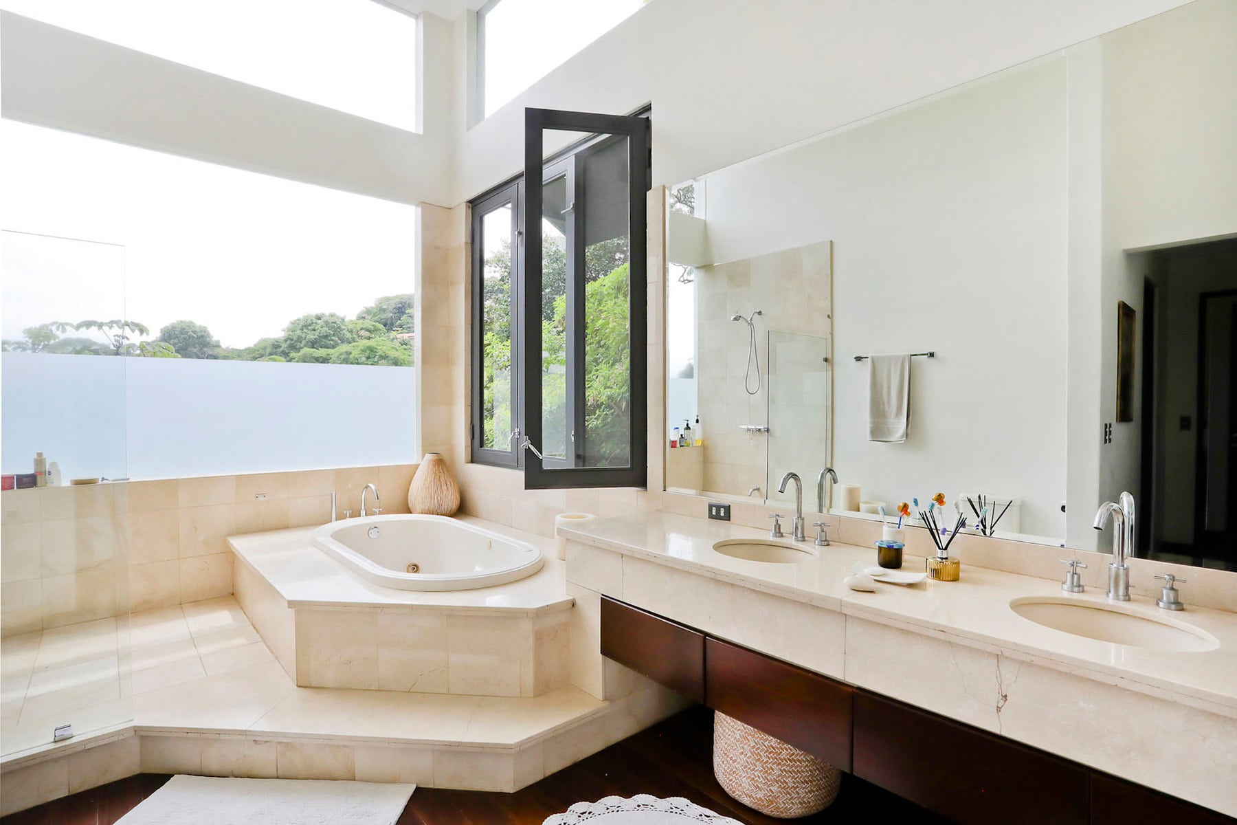 Villa Real Contemporary Private Estate — photo 13 of 18