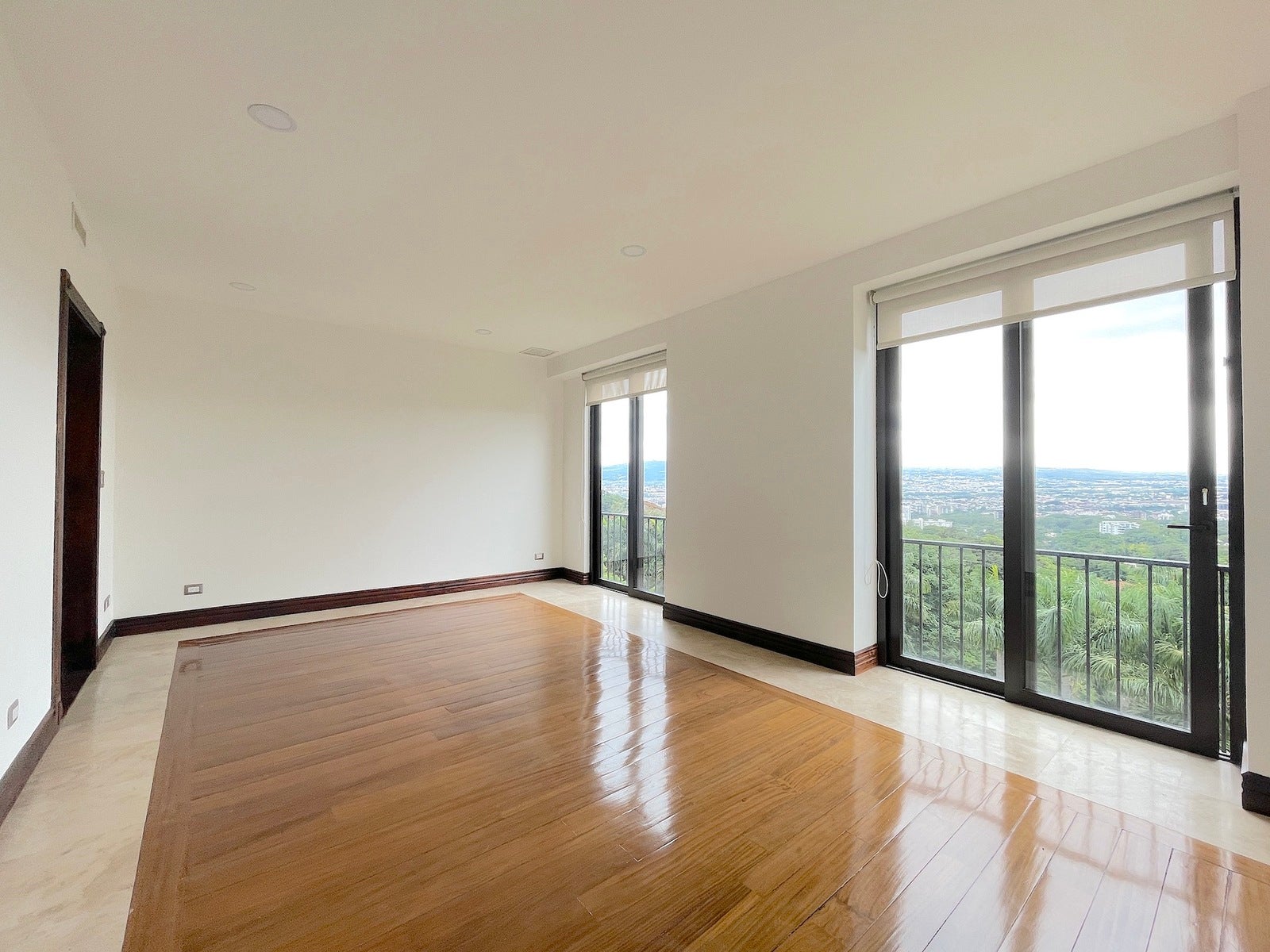 Investment Acropolis Never Ending View Condo — photo 3 of 19