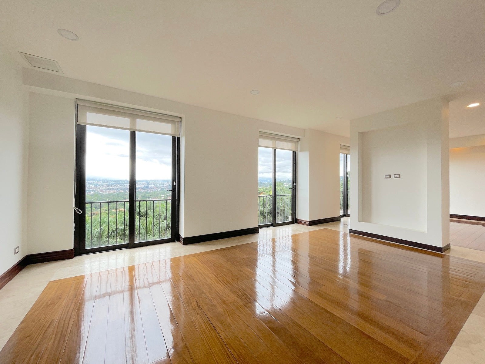 Investment Acropolis Never Ending View Condo — photo 4 of 19