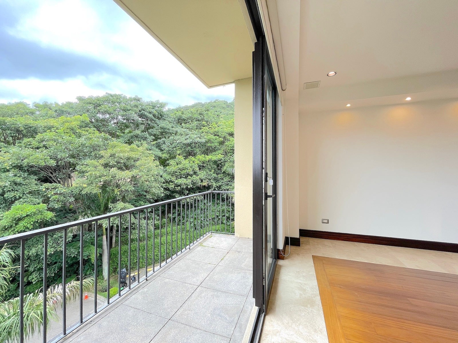 Investment Acropolis Never Ending View Condo — photo 13 of 19