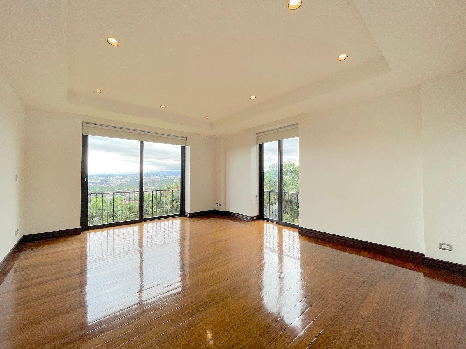 Investment Acropolis Never Ending View Condo — photo 16 of 19