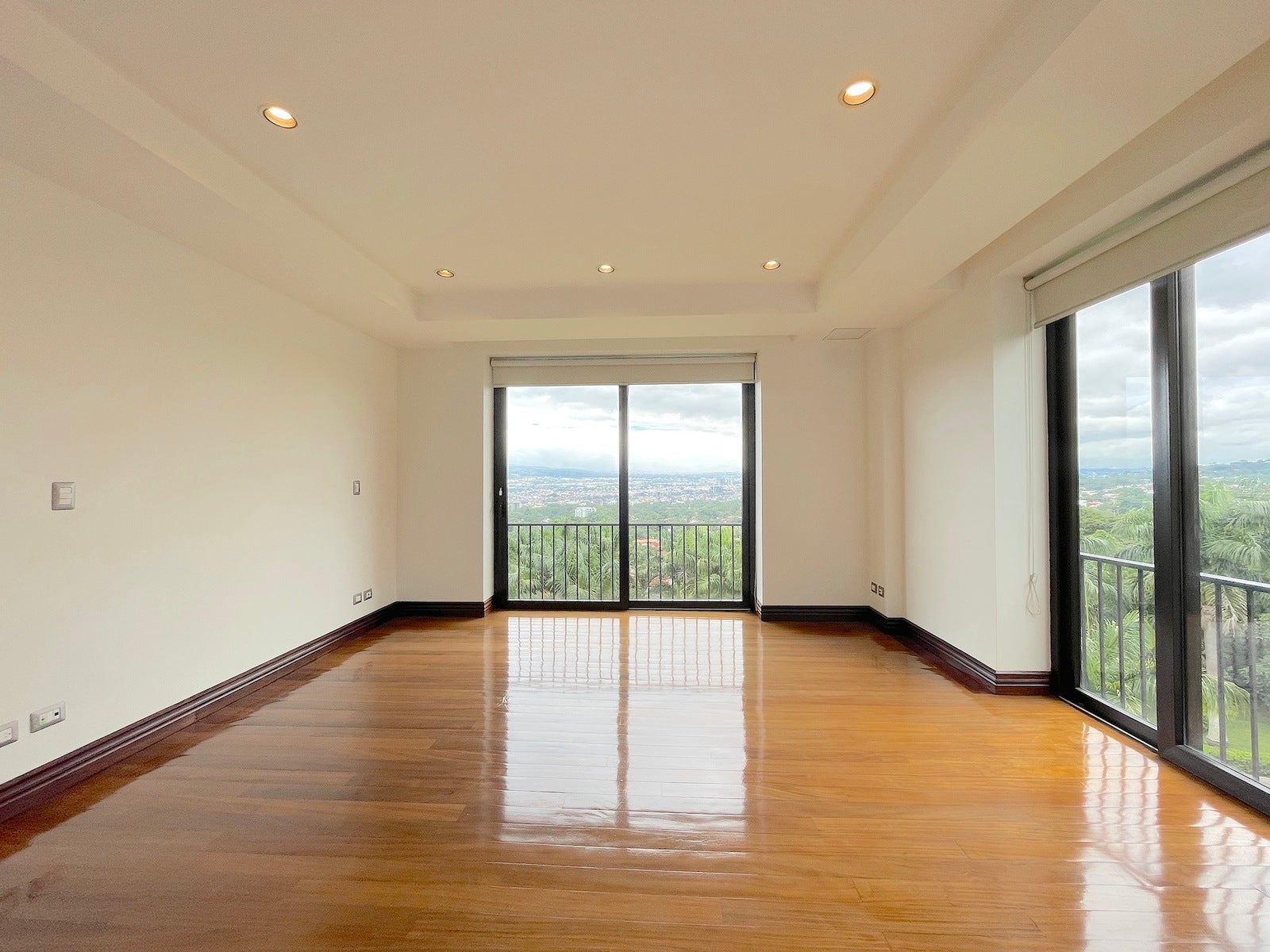 Investment Acropolis Never Ending View Condo — photo 17 of 19