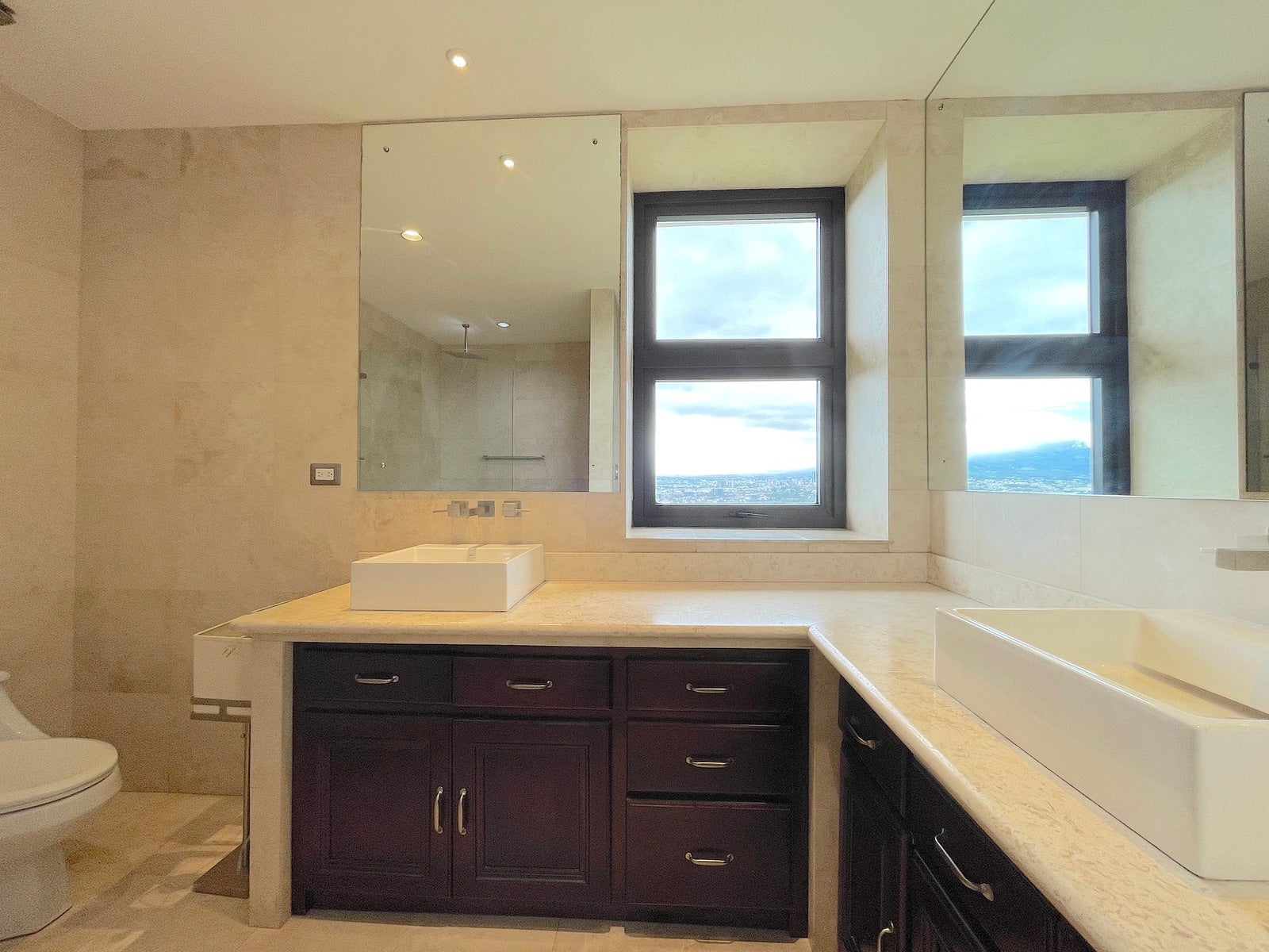 Investment Acropolis Never Ending View Condo — photo 18 of 19