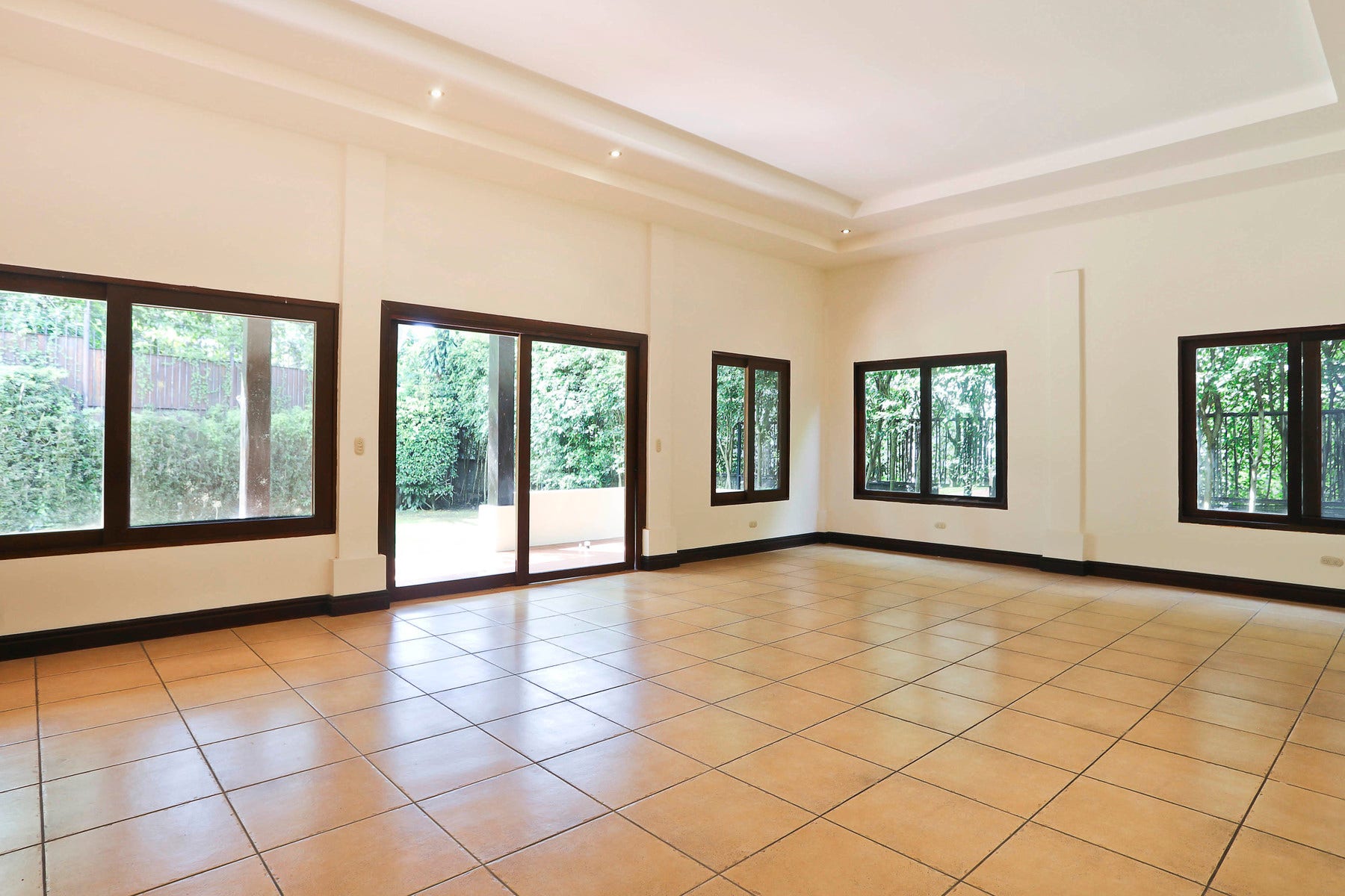 Casablanca Hacienda Lindora Residence — photo 6 of 17