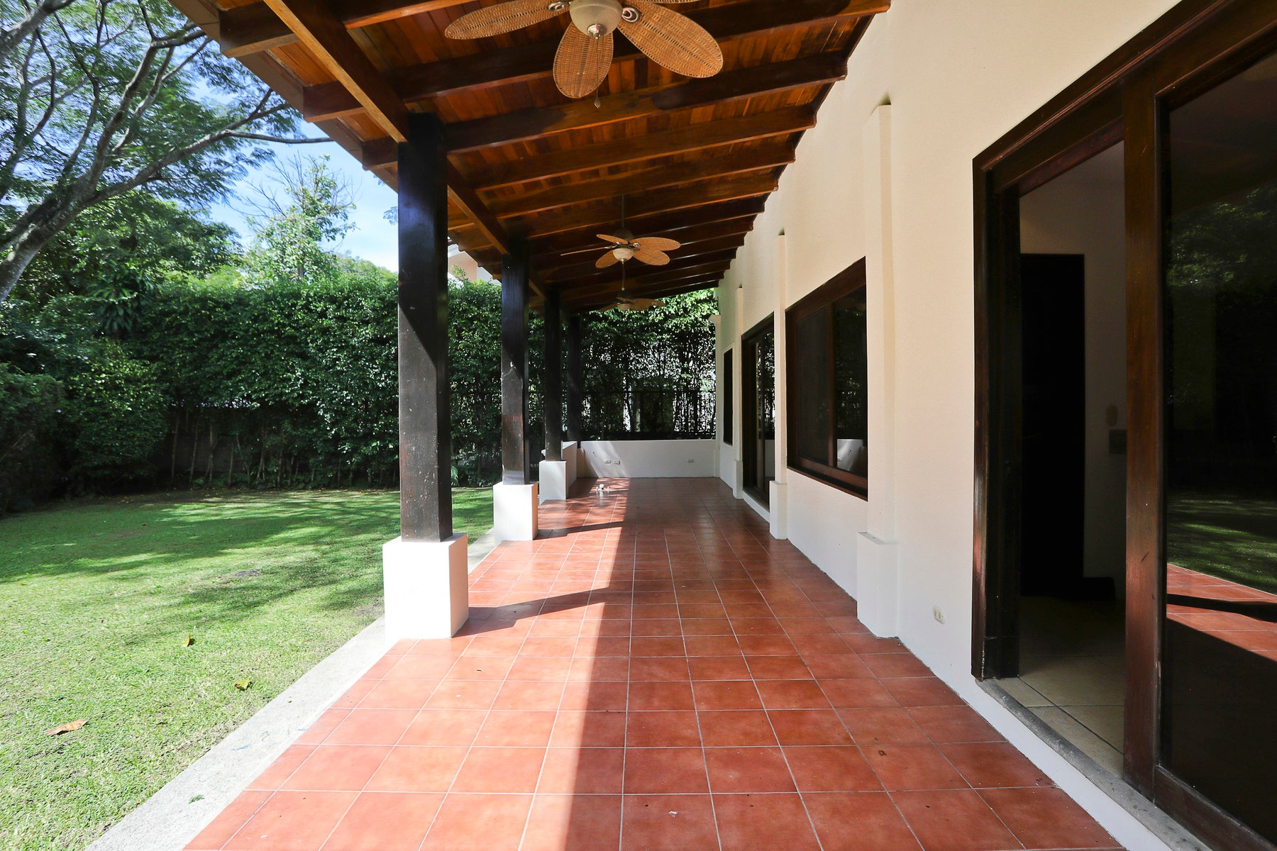 Casablanca Hacienda Lindora Residence — photo 16 of 17