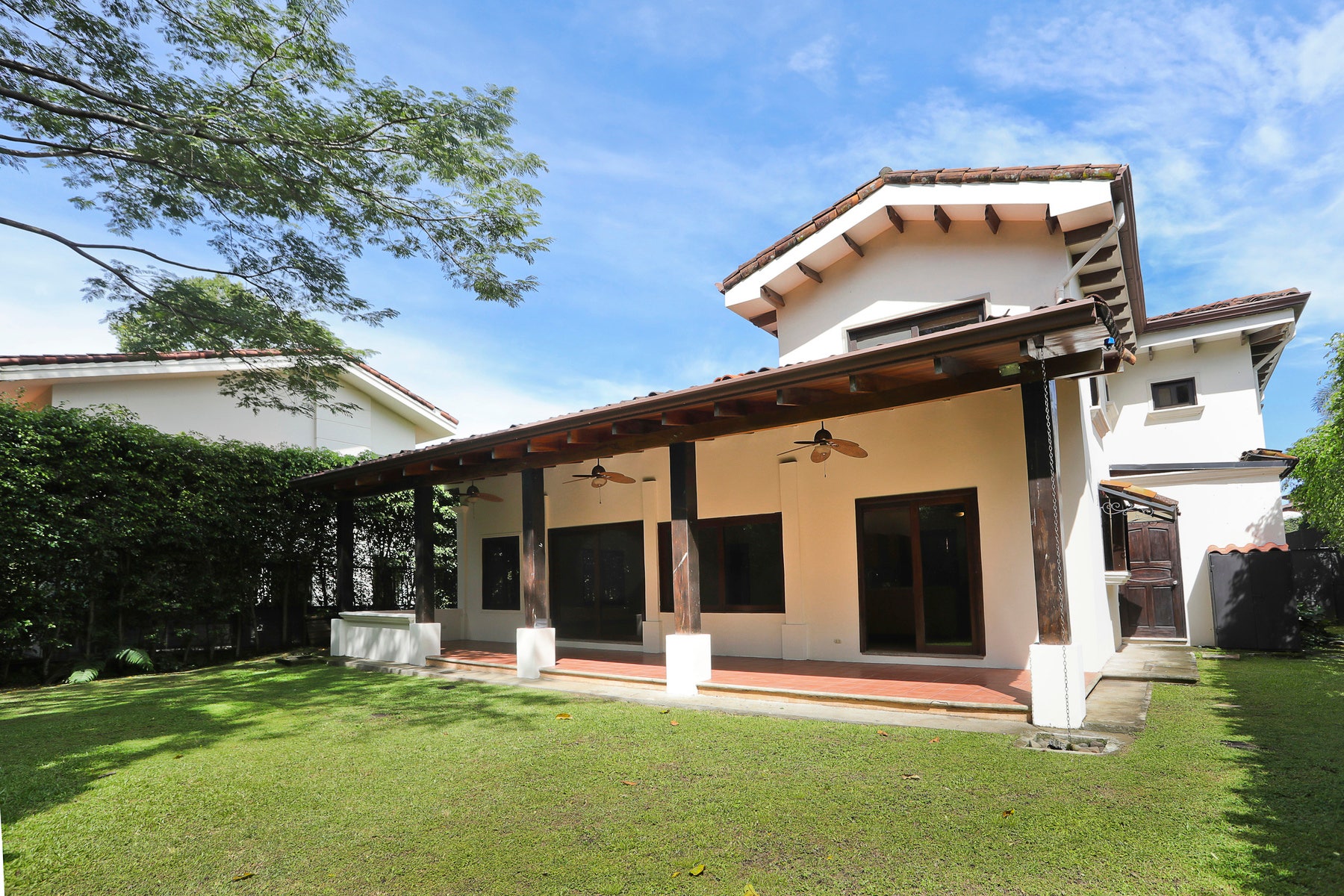Casablanca Hacienda Lindora Residence — photo 3 of 17