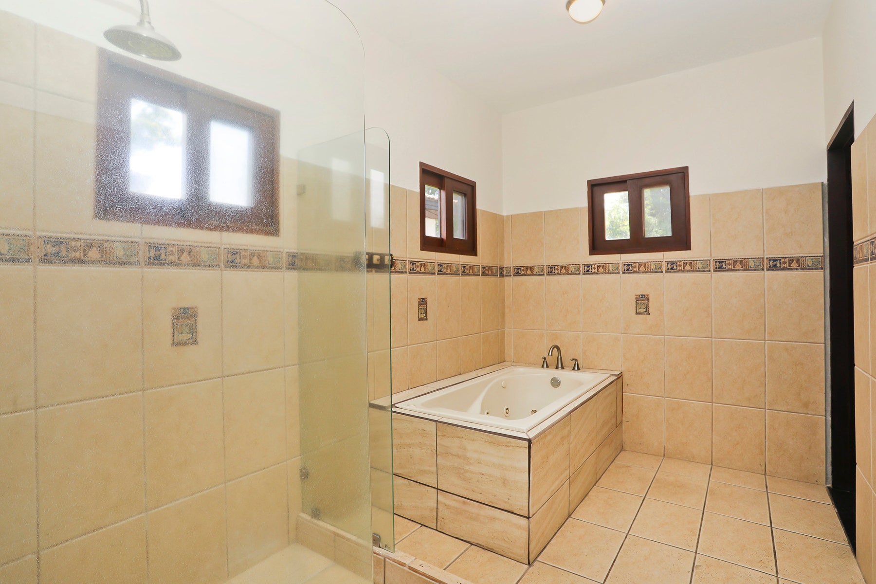 Casablanca Hacienda Lindora Residence — photo 13 of 17